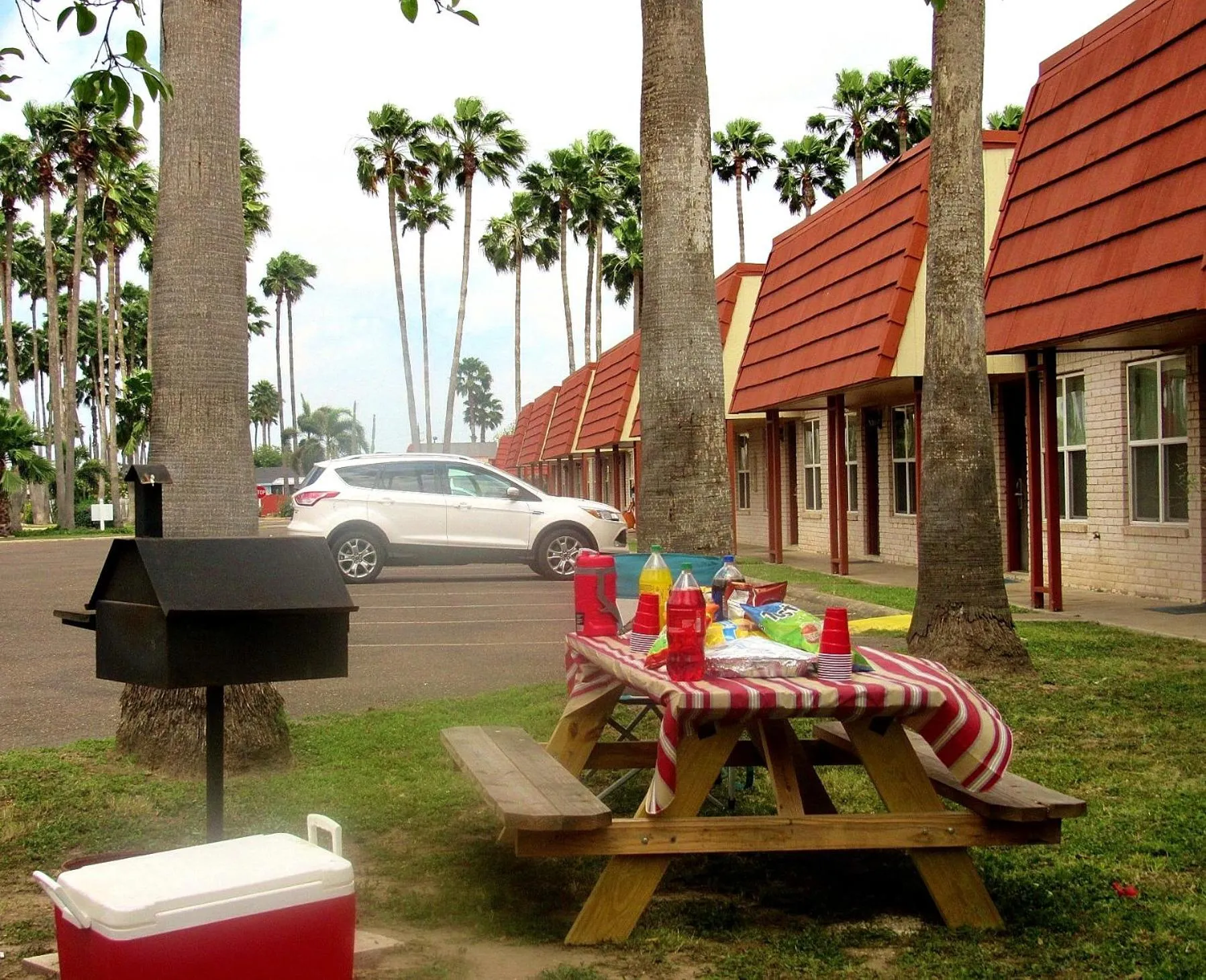 BBQ facilities in Victoria Palms Inn and Suites