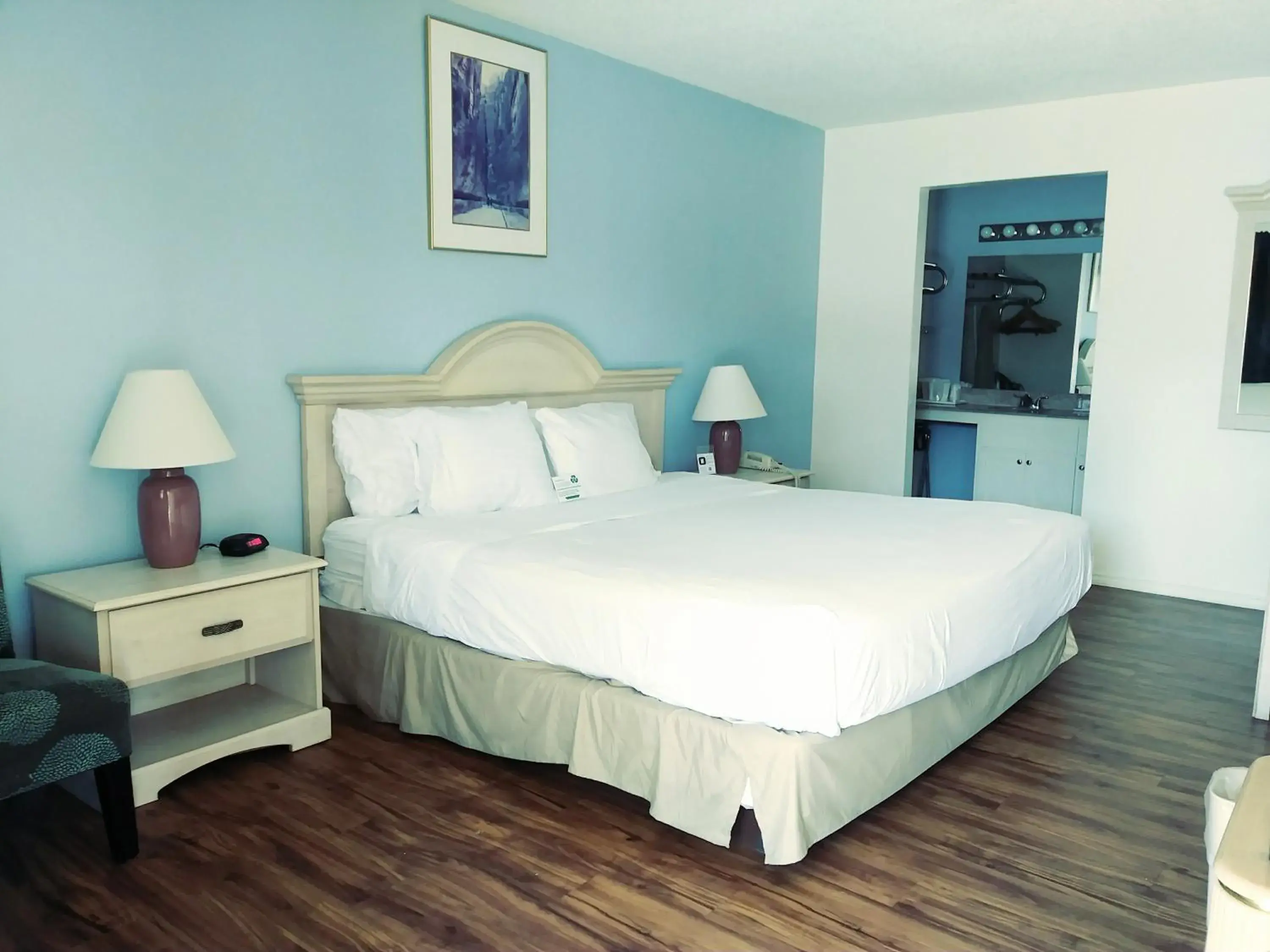 King Room in Victoria Palms Inn and Suites King Room in Victoria Palms Inn and Suites