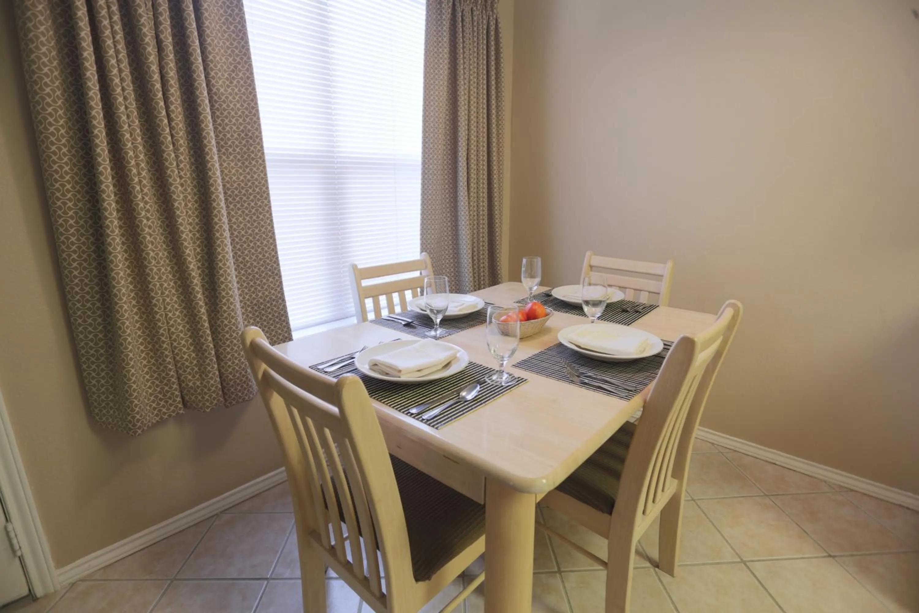 Dining area in Victoria Palms Inn and Suites