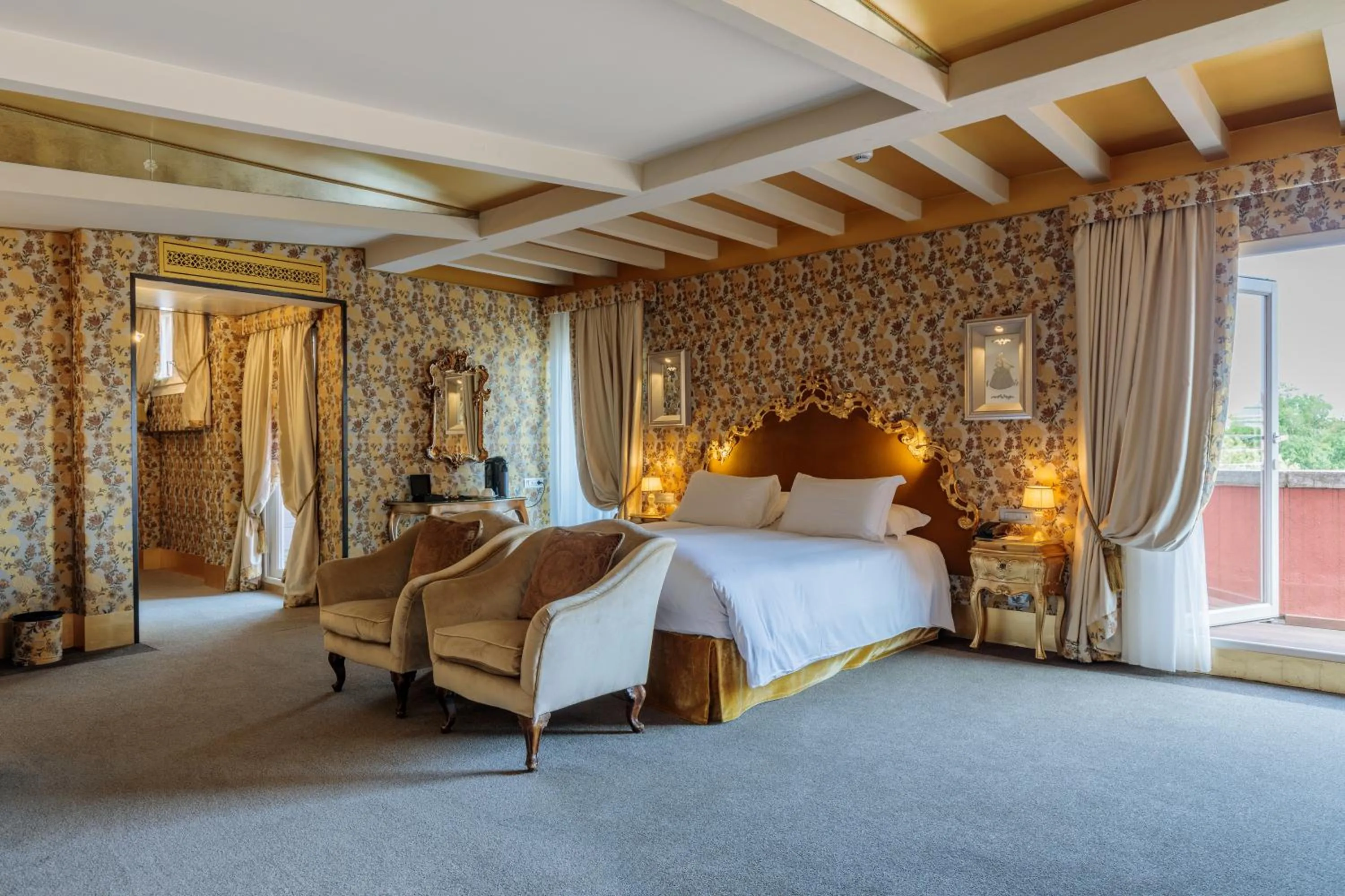 Bedroom, Bed in Papadopoli Hotel Venezia - MGallery Collection