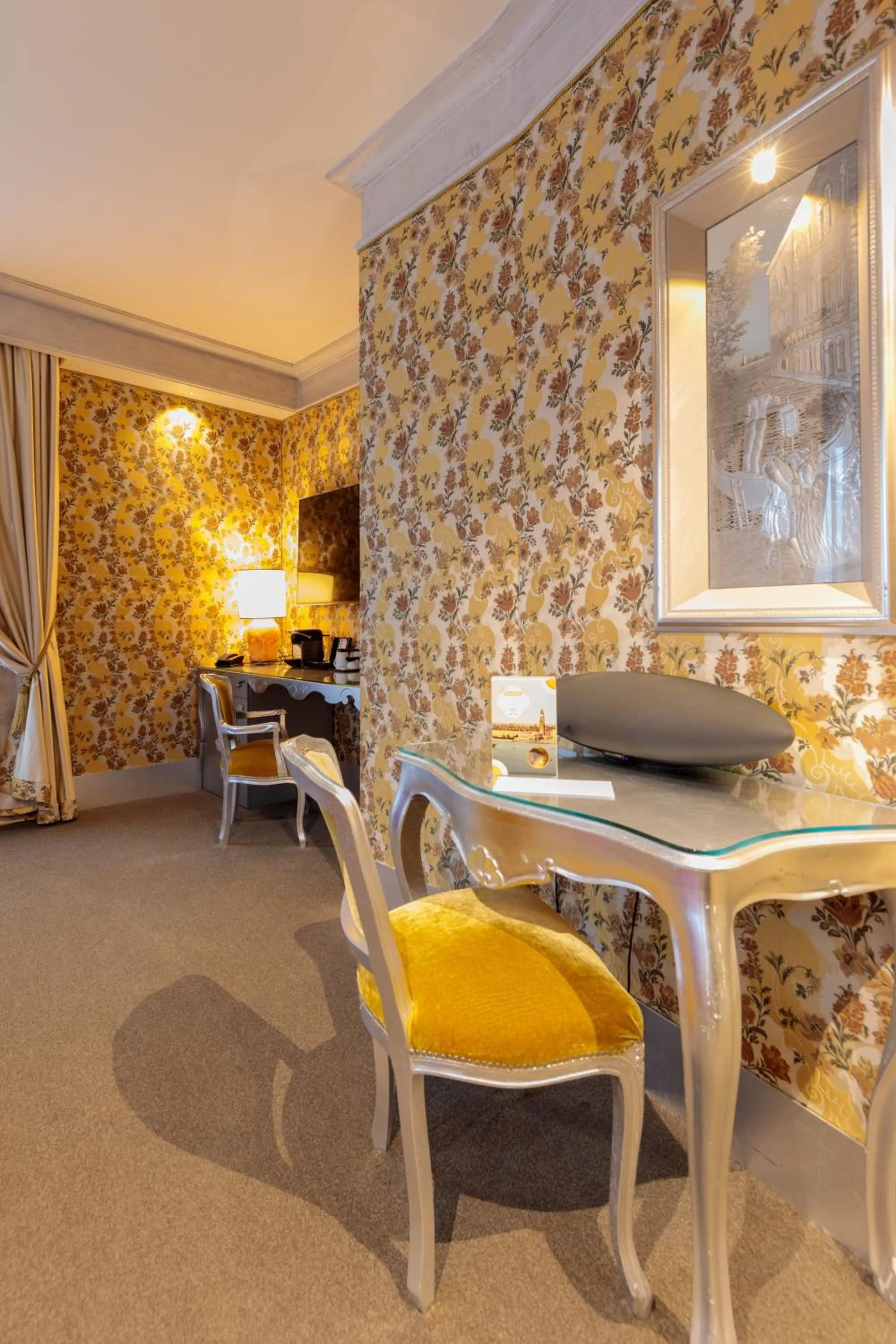 Bedroom in Papadopoli Hotel Venezia - MGallery Collection