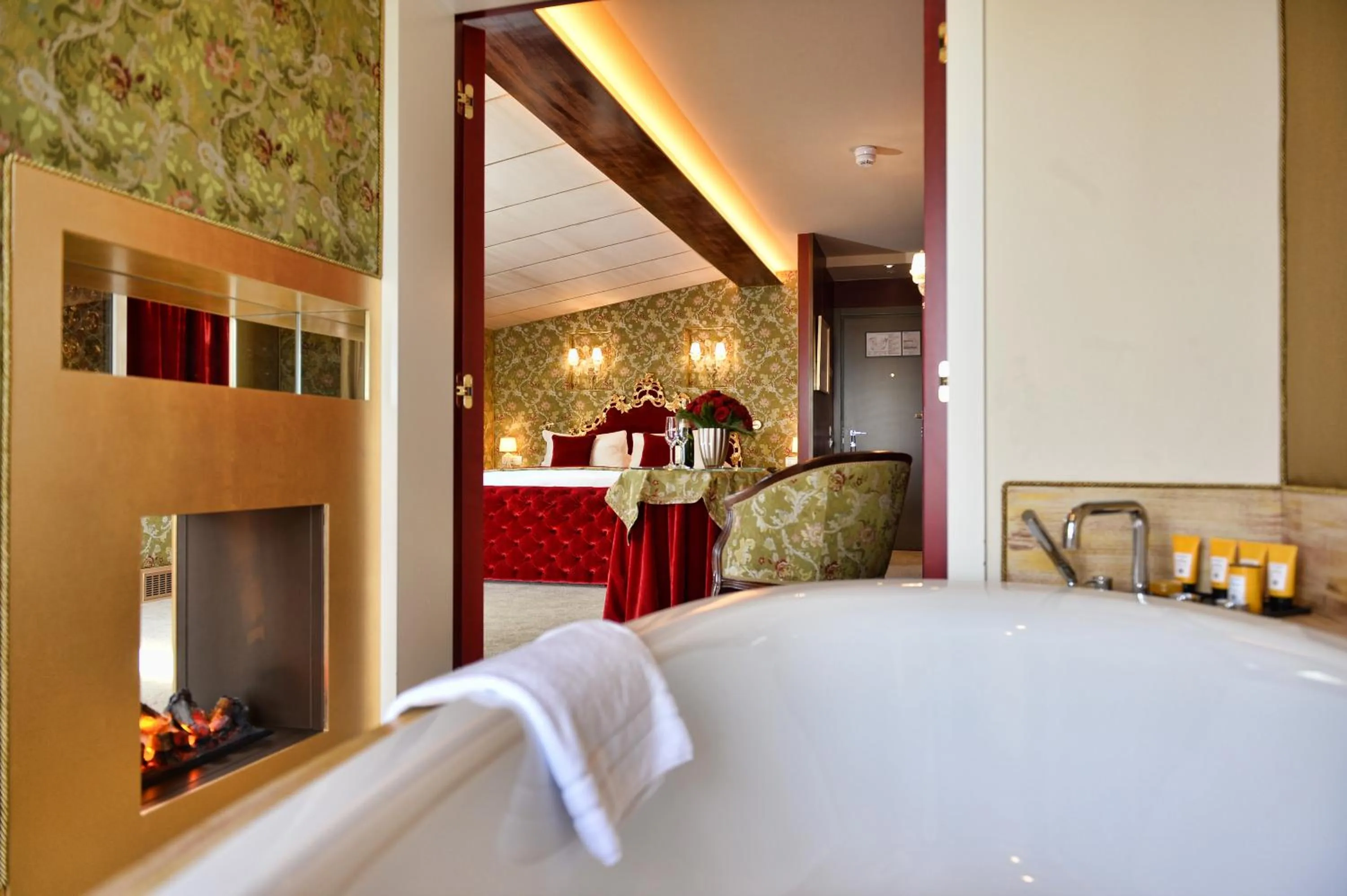 Bedroom, Bed in Papadopoli Hotel Venezia - MGallery Collection