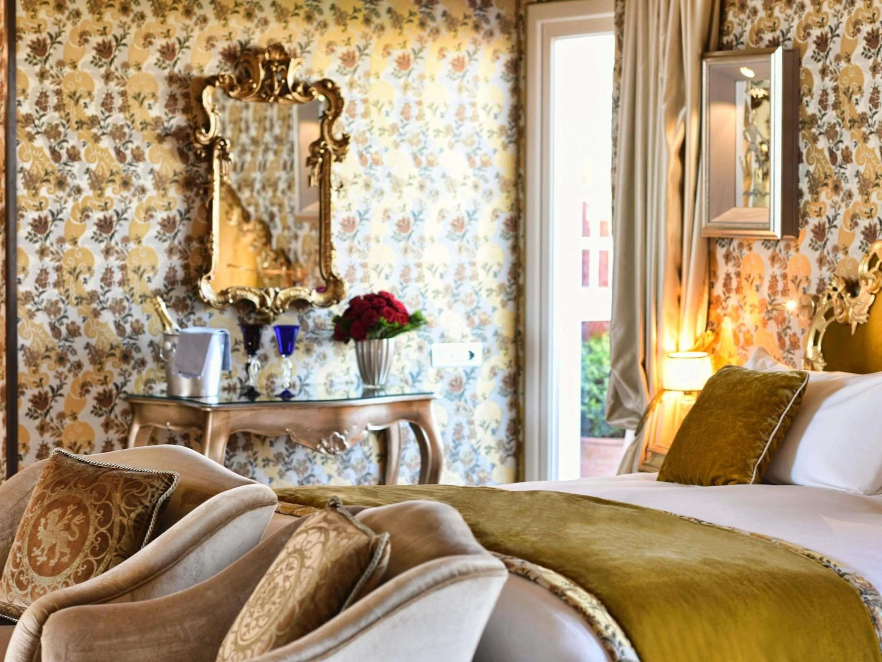 Bedroom, Bed in Papadopoli Hotel Venezia - MGallery Collection