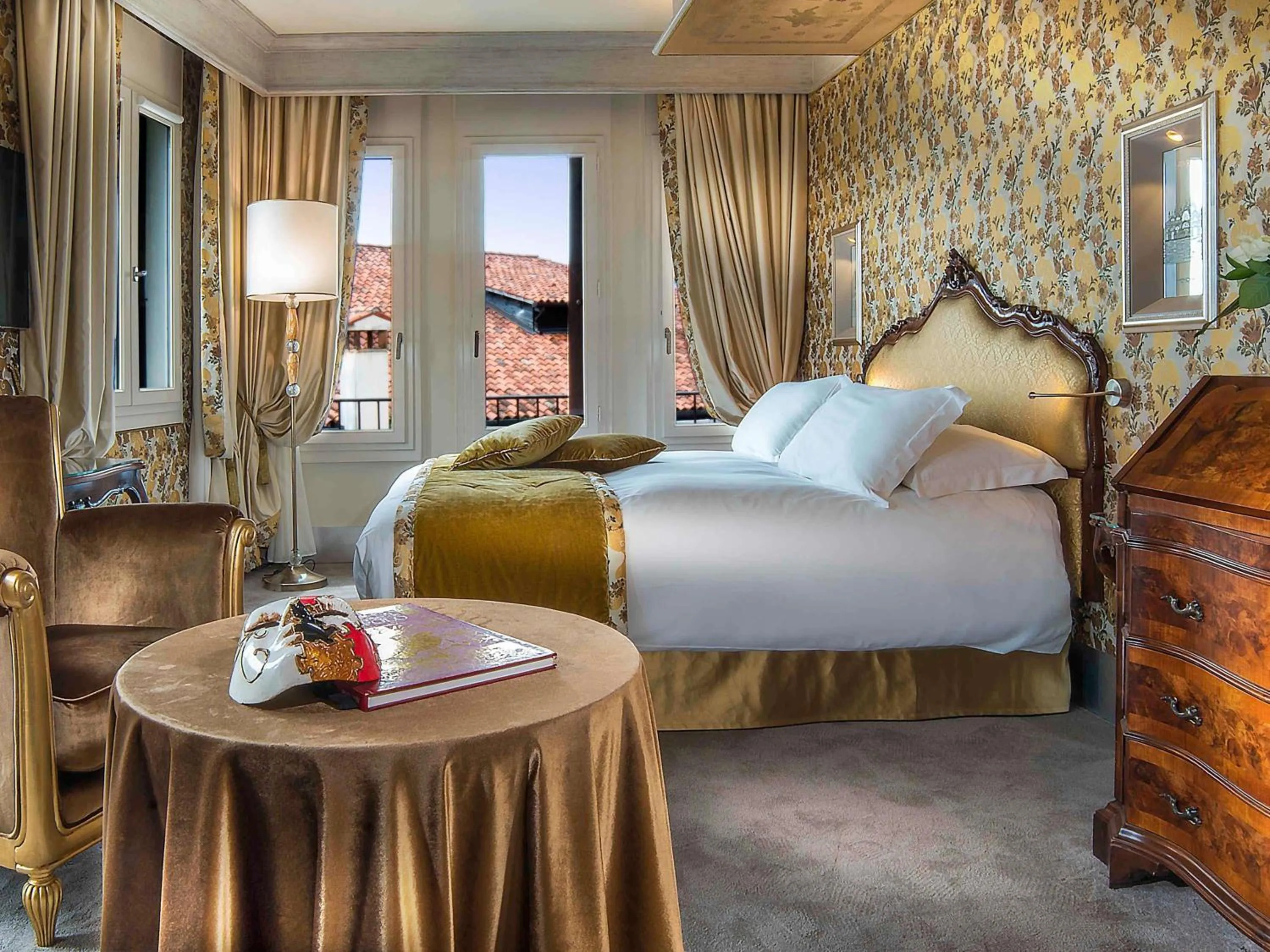 Bedroom, Bed in Papadopoli Hotel Venezia - MGallery Collection
