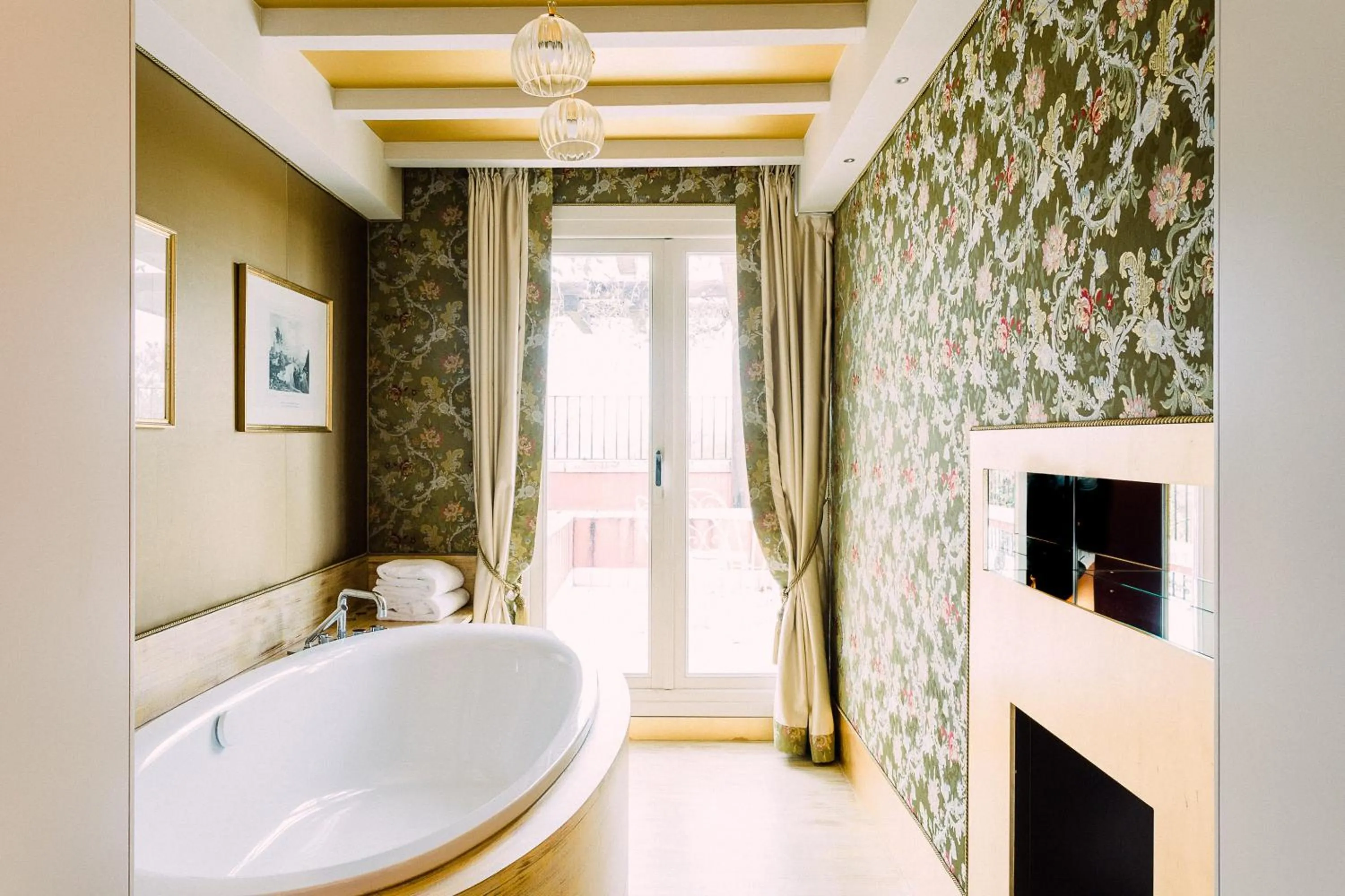 Bath in Papadopoli Hotel Venezia - MGallery Collection