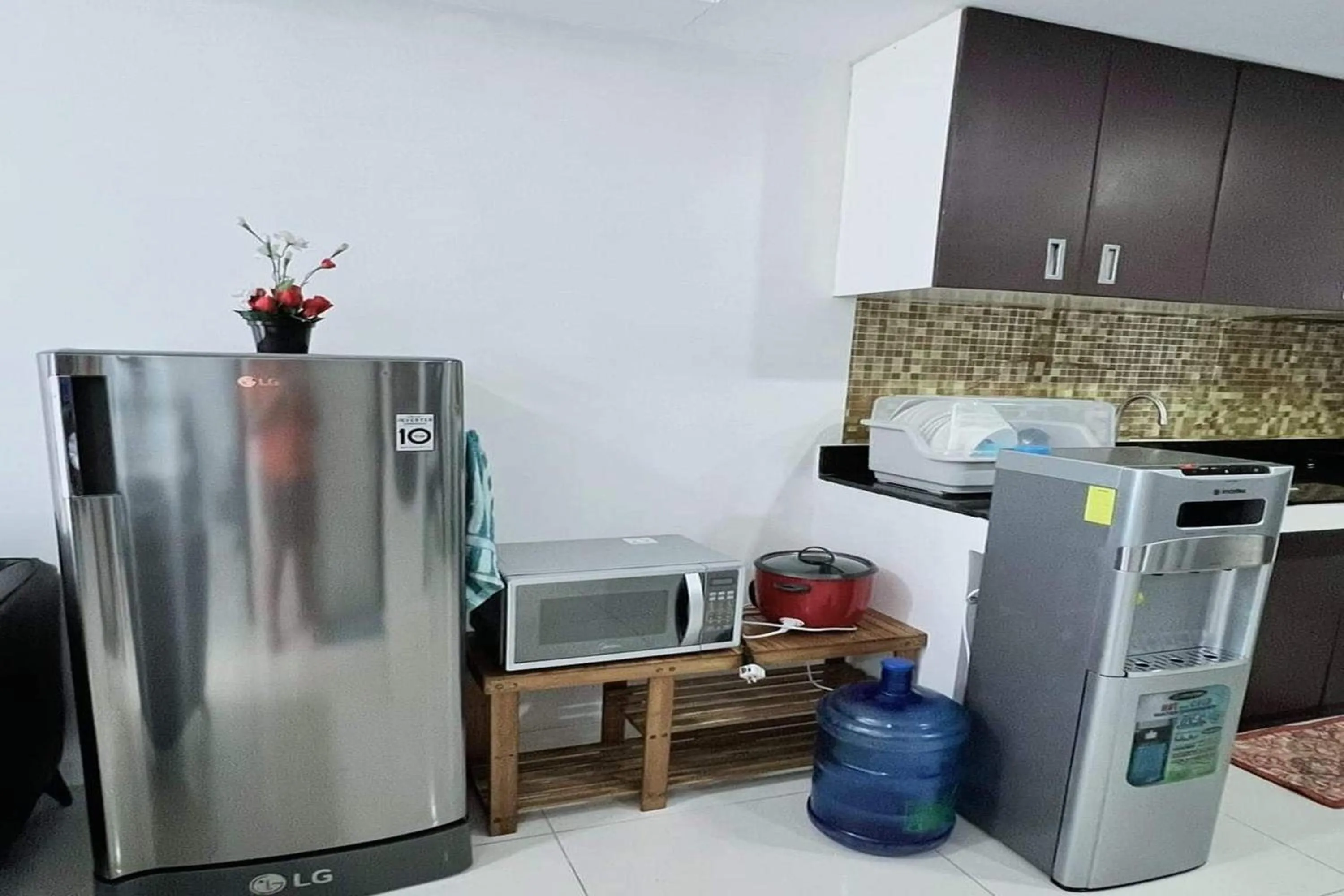 Kitchen or kitchenette in Krystal Claine Homestay-BURNHAM HILL