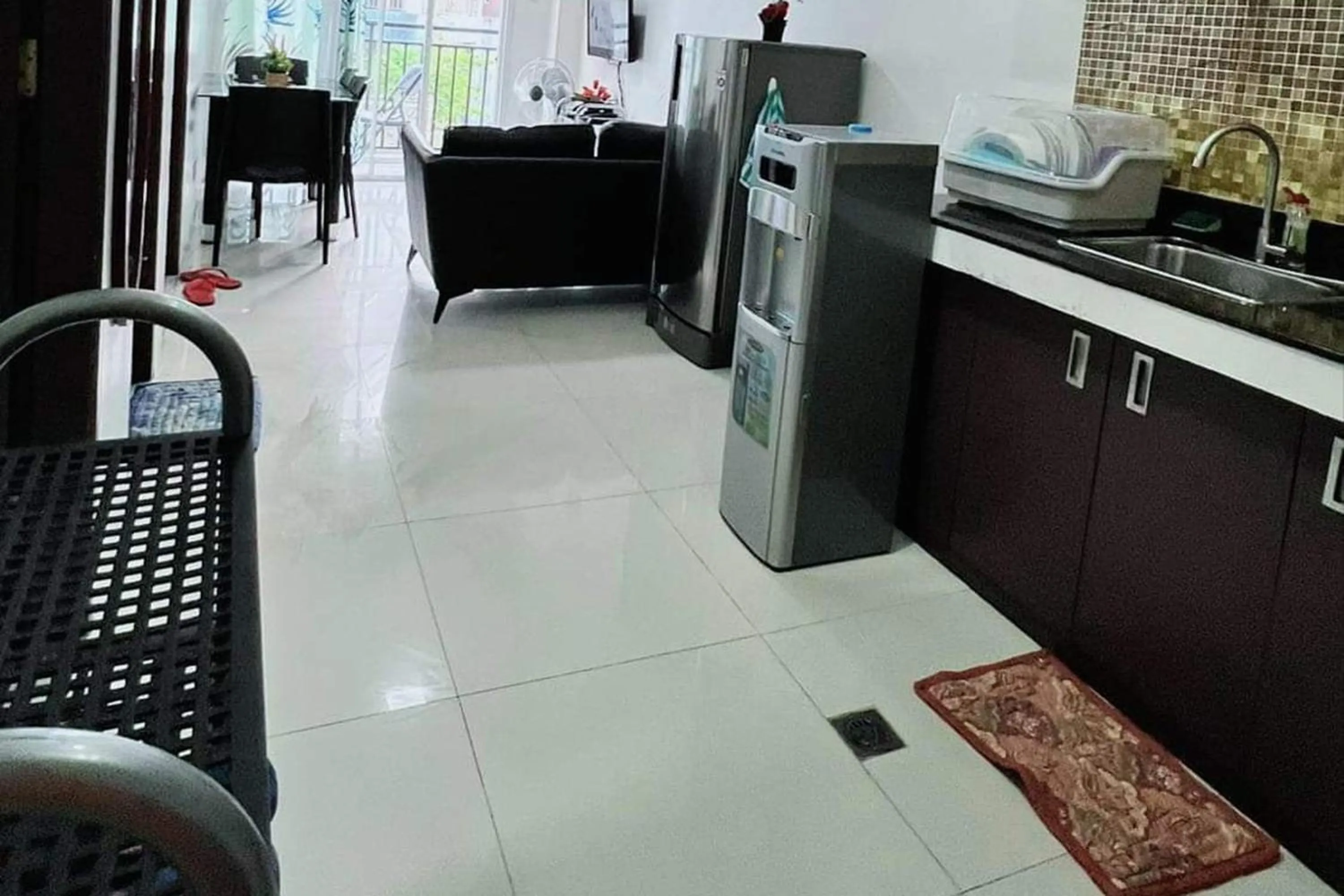 Kitchen or kitchenette in Krystal Claine Homestay-BURNHAM HILL