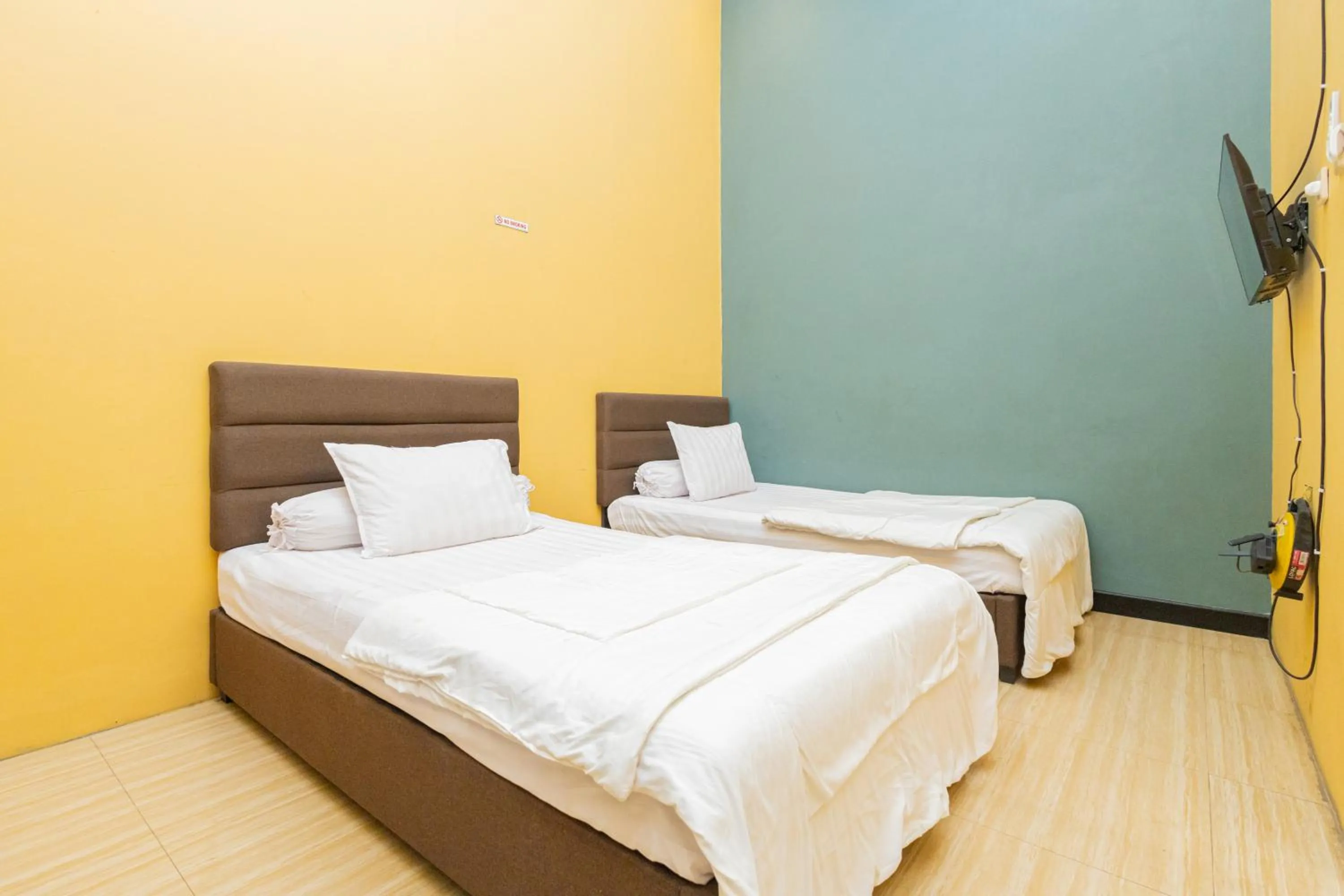 Bed in Boss Residence Serang Mitra RedDoorz