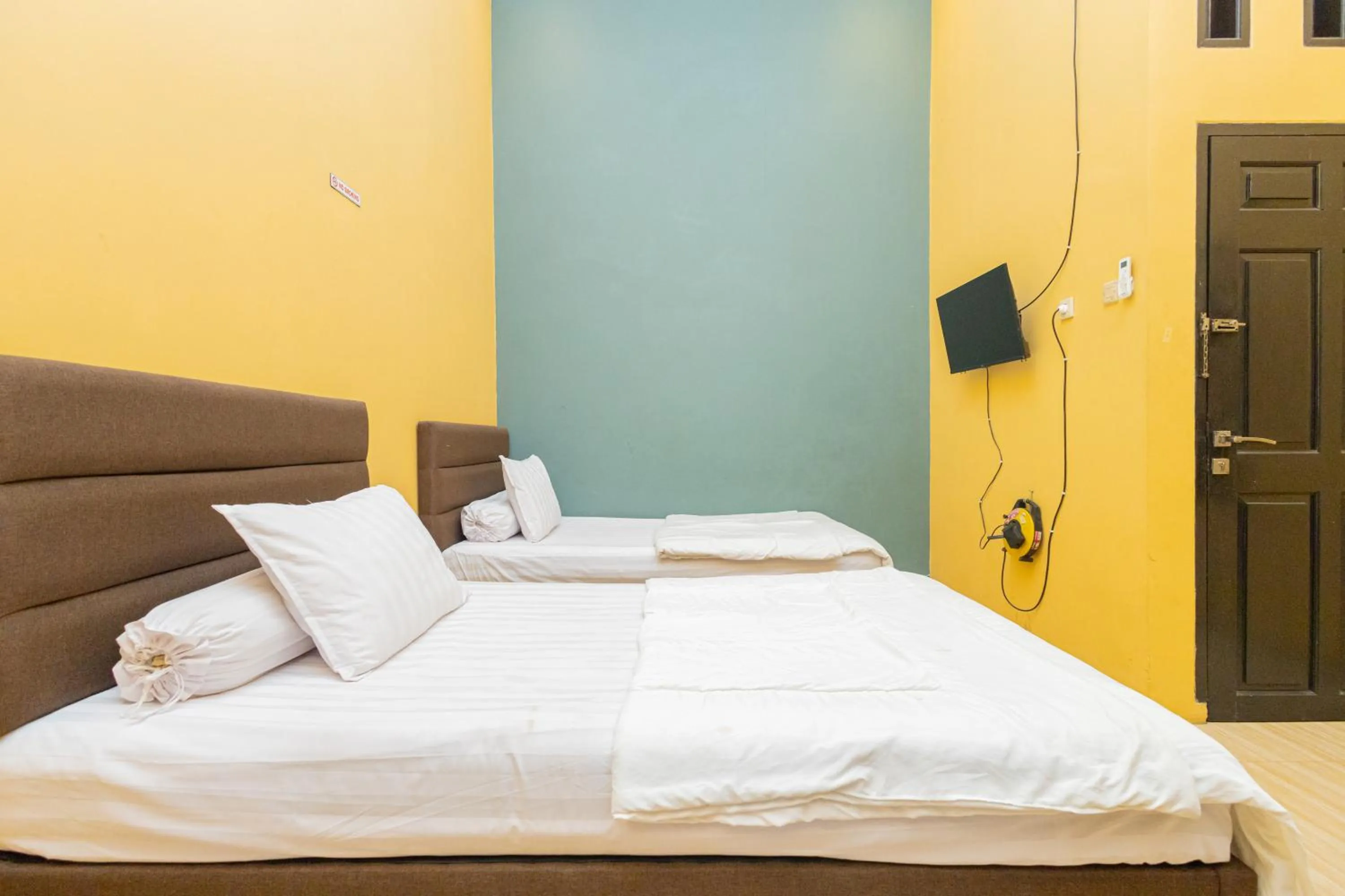 Bed in Boss Residence Serang Mitra RedDoorz