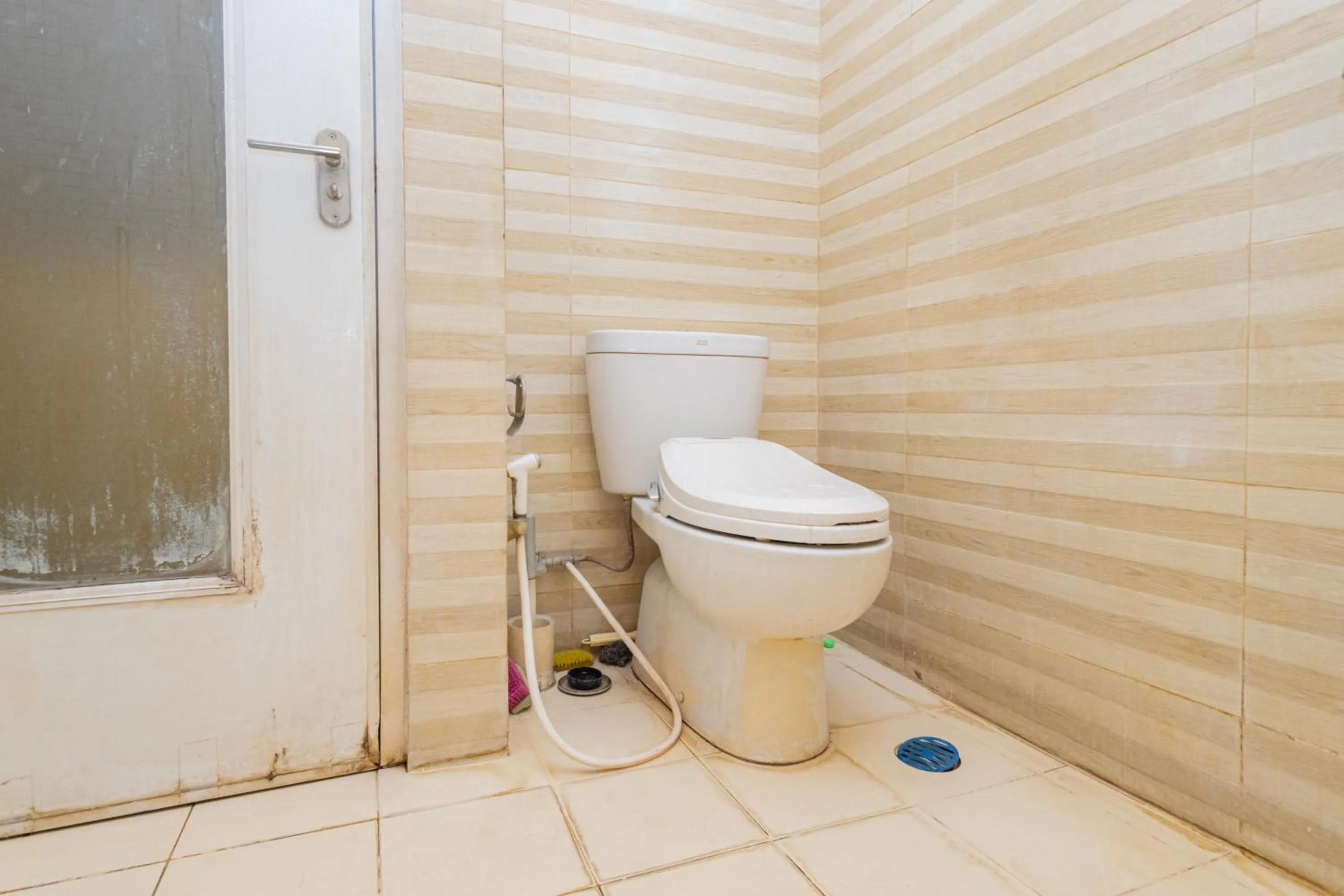 Shower in Boss Residence Serang Mitra RedDoorz