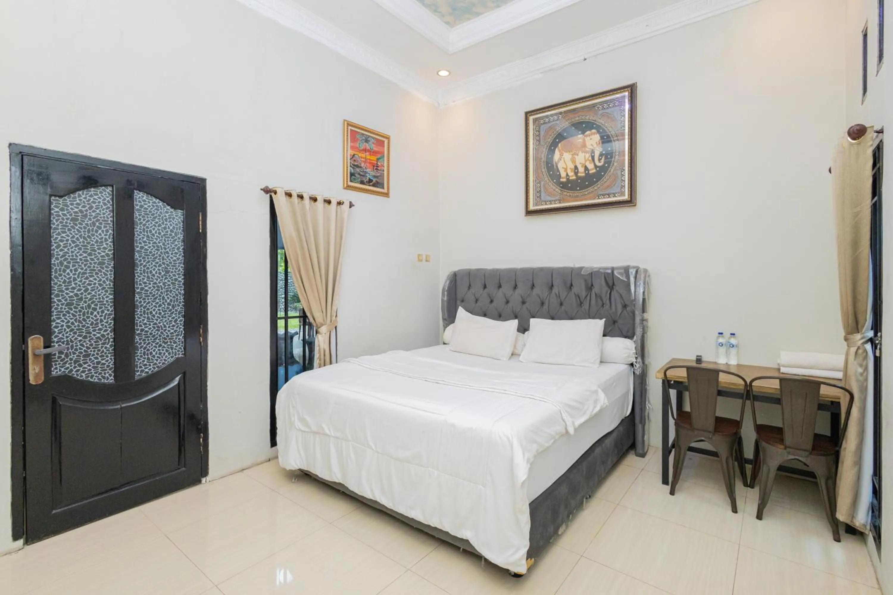 Bed in Boss Residence Serang Mitra RedDoorz