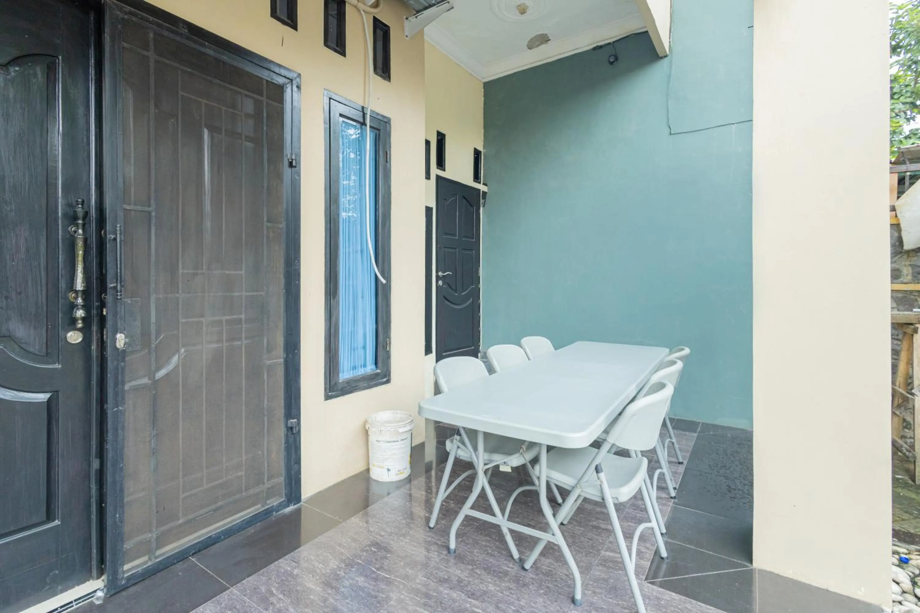 Property building in Boss Residence Serang Mitra RedDoorz