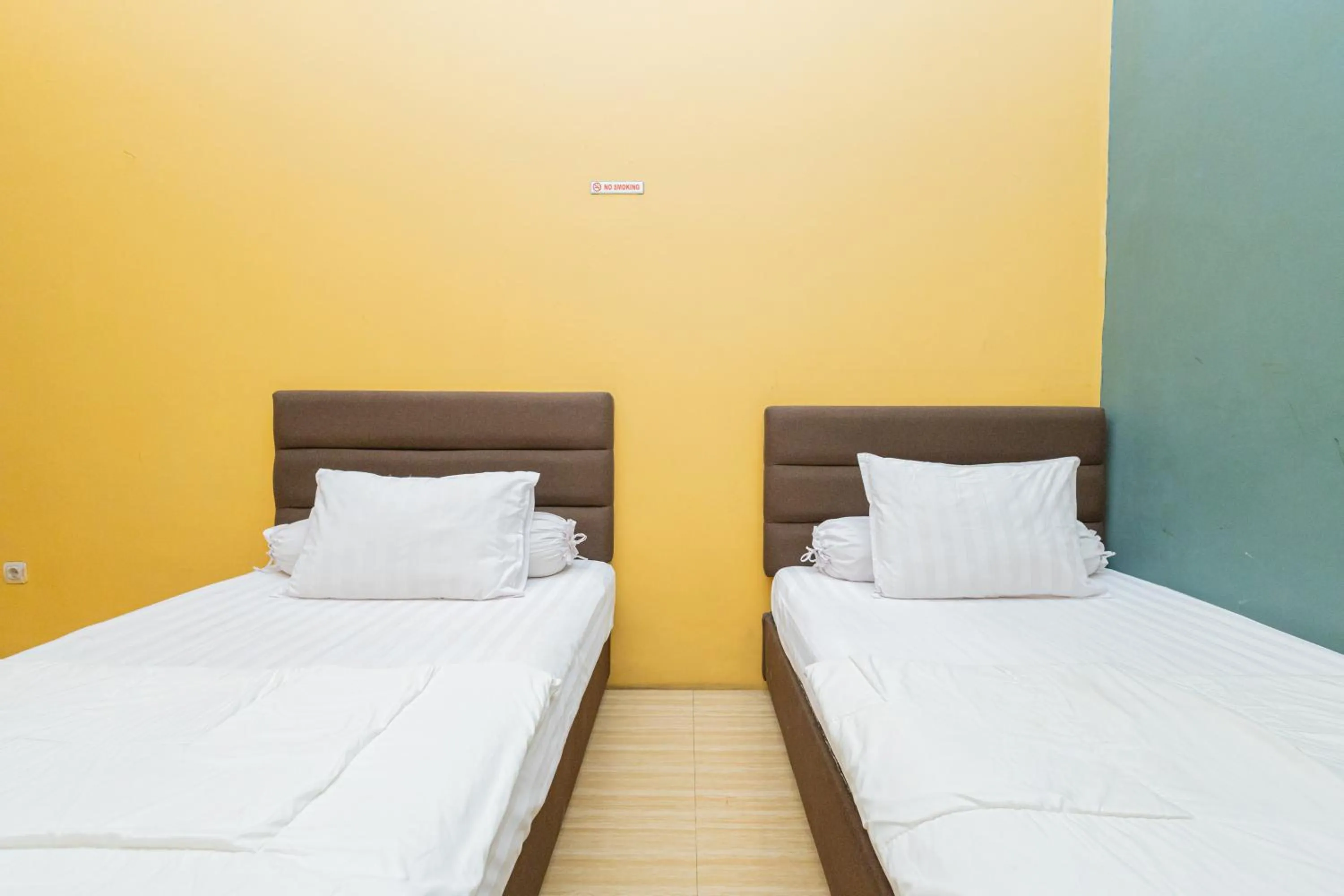 Bed in Boss Residence Serang Mitra RedDoorz