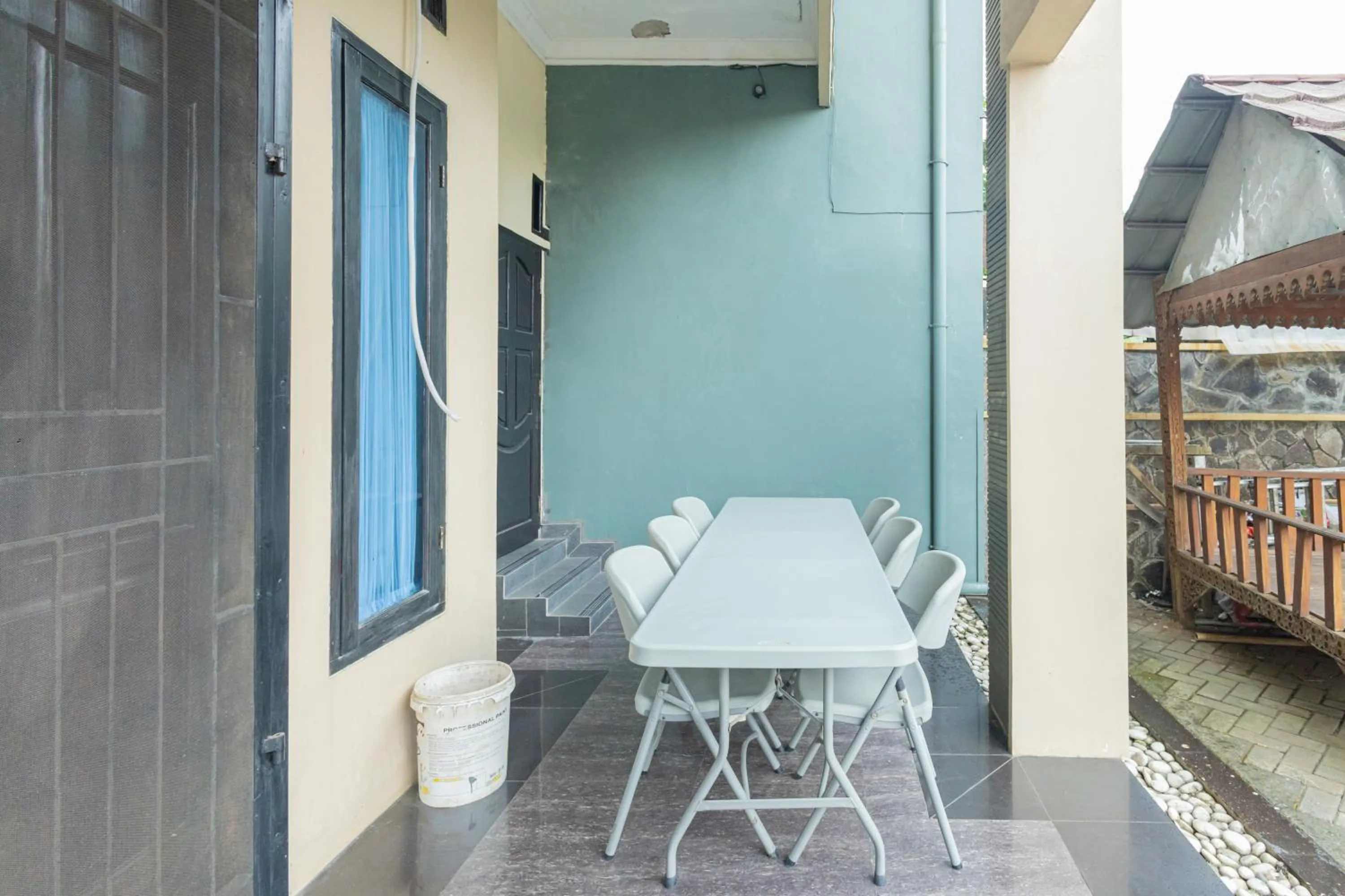 Property building in Boss Residence Serang Mitra RedDoorz