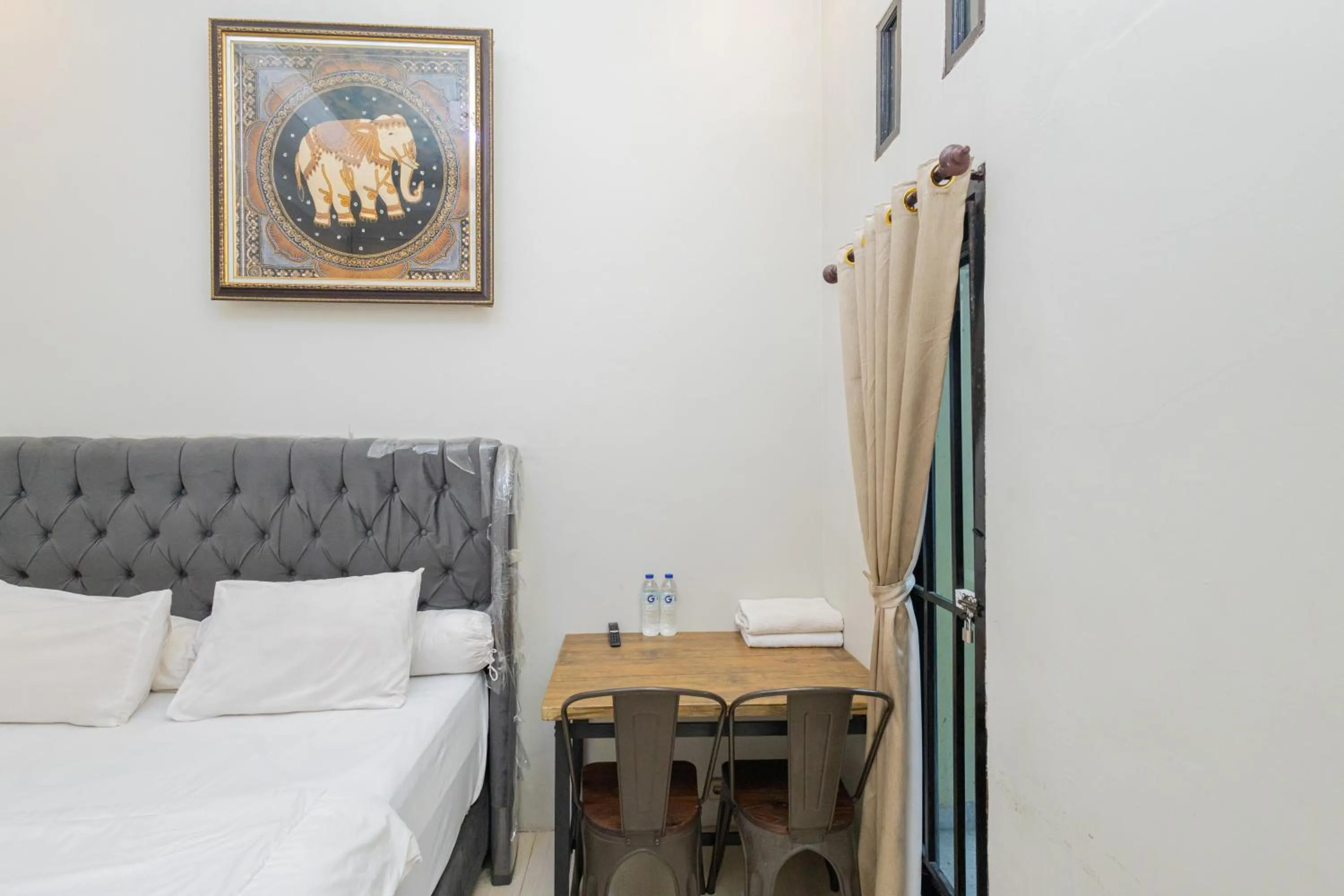 Bed in Boss Residence Serang Mitra RedDoorz