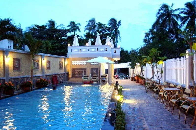 Swimming pool in Ha Phuong Mui Ne Hotel