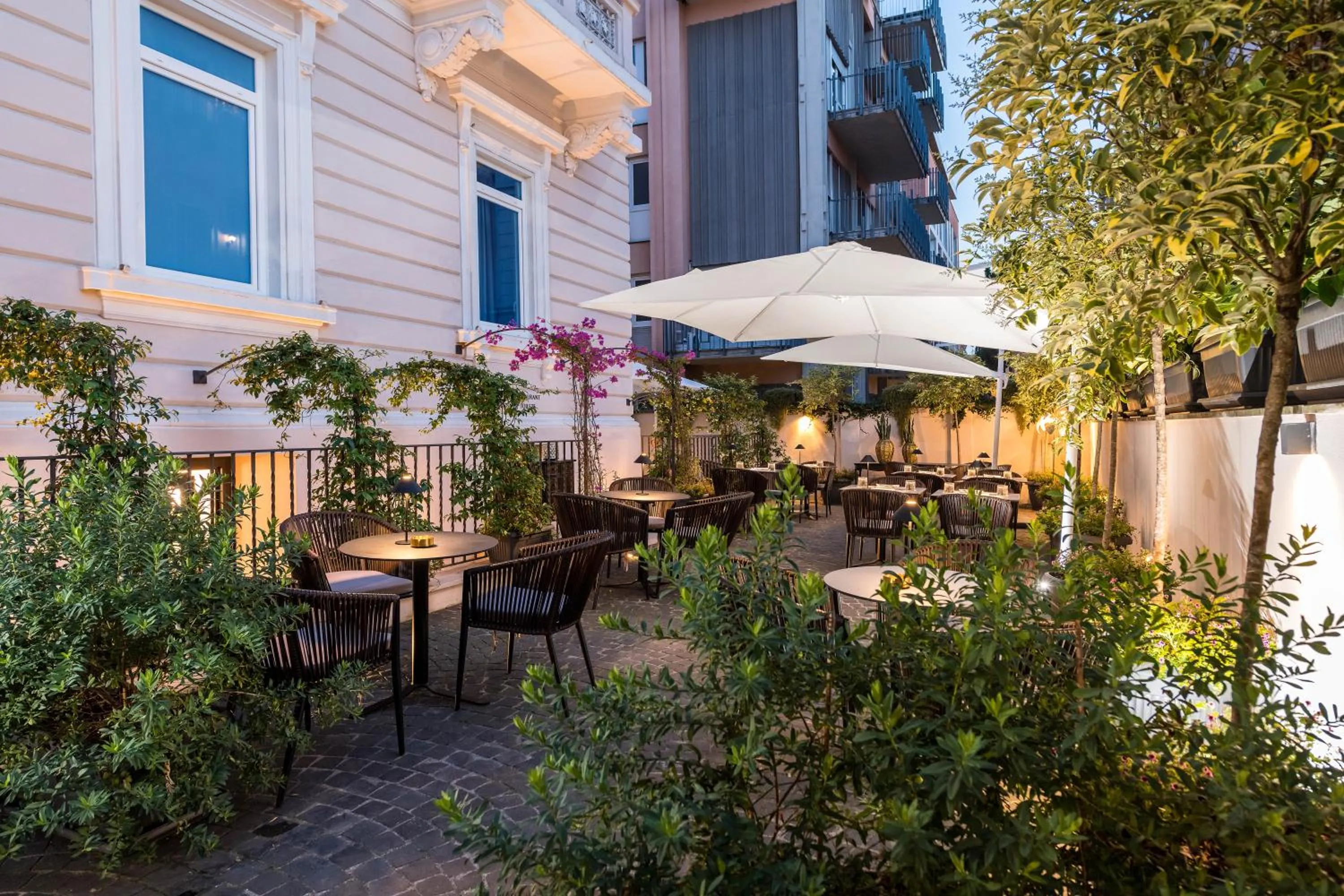 Property building in Hotel La Ville Rome