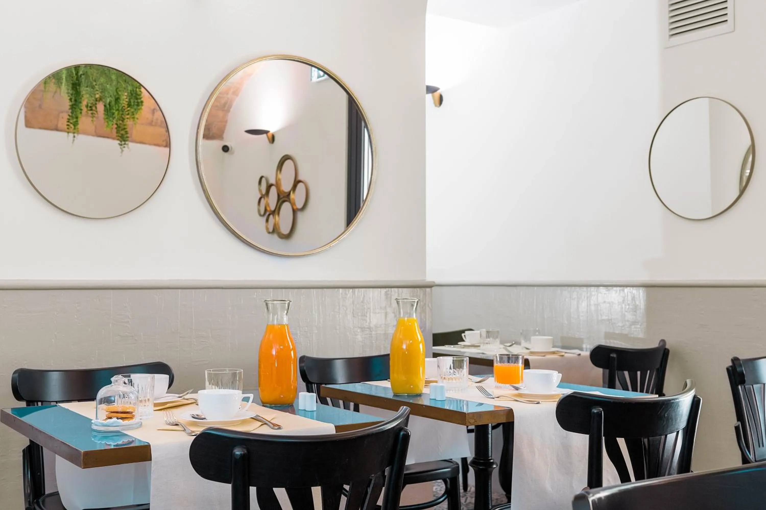 Restaurant/places to eat in Hotel La Ville Rome