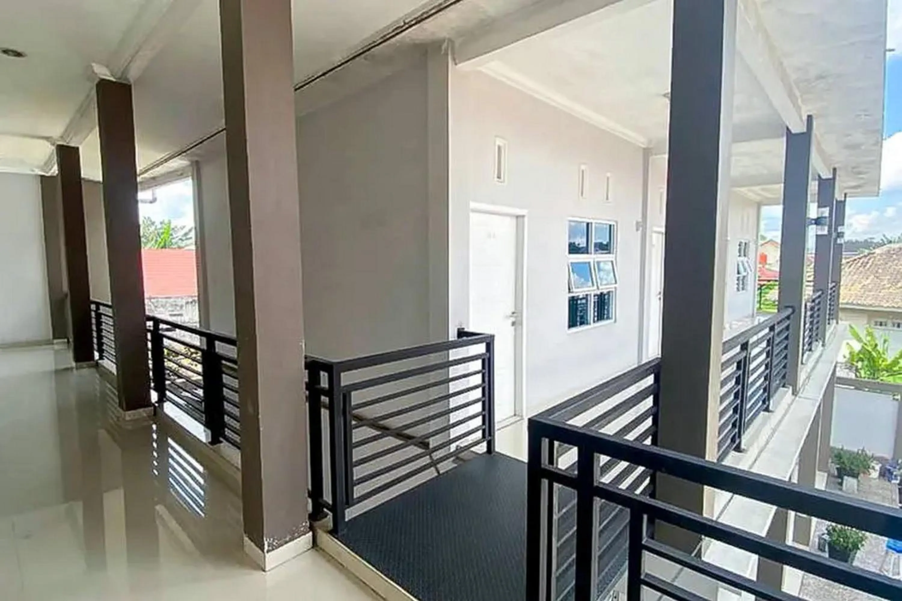 Balcony/Terrace in RedDoorz at Jalan HOS Cokroaminoto Jambi