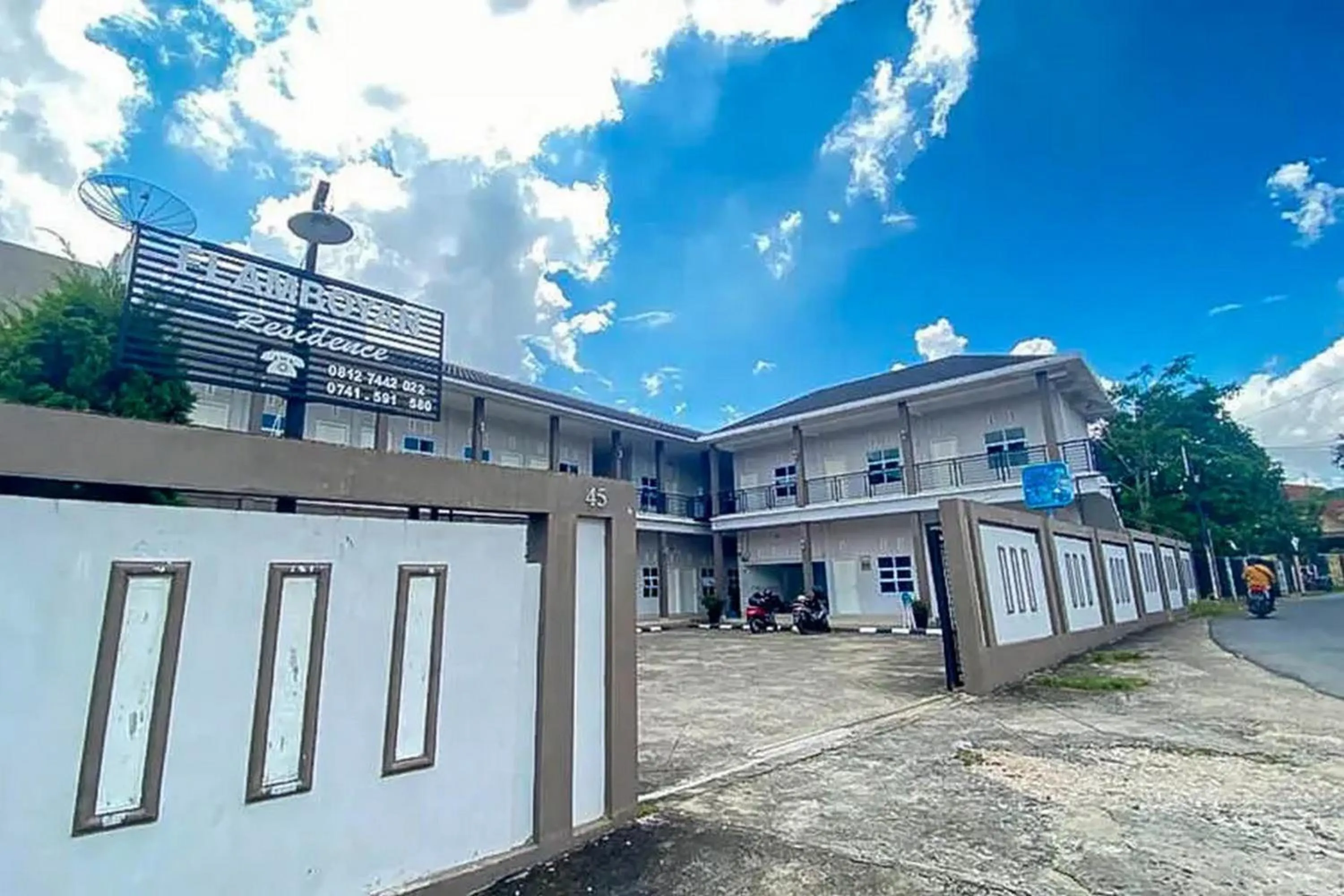 Property building in RedDoorz at Jalan HOS Cokroaminoto Jambi