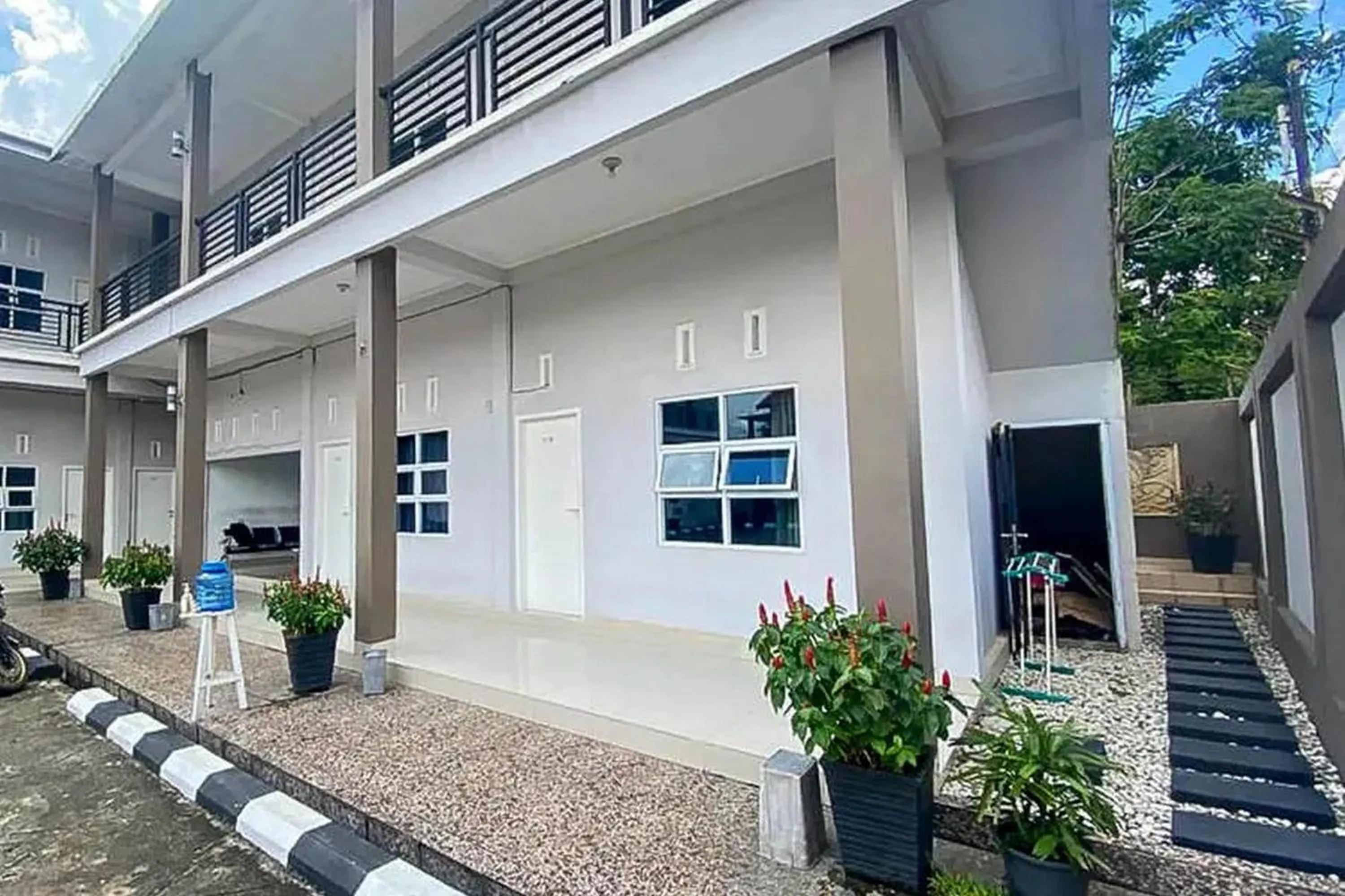 Property building in RedDoorz at Jalan HOS Cokroaminoto Jambi