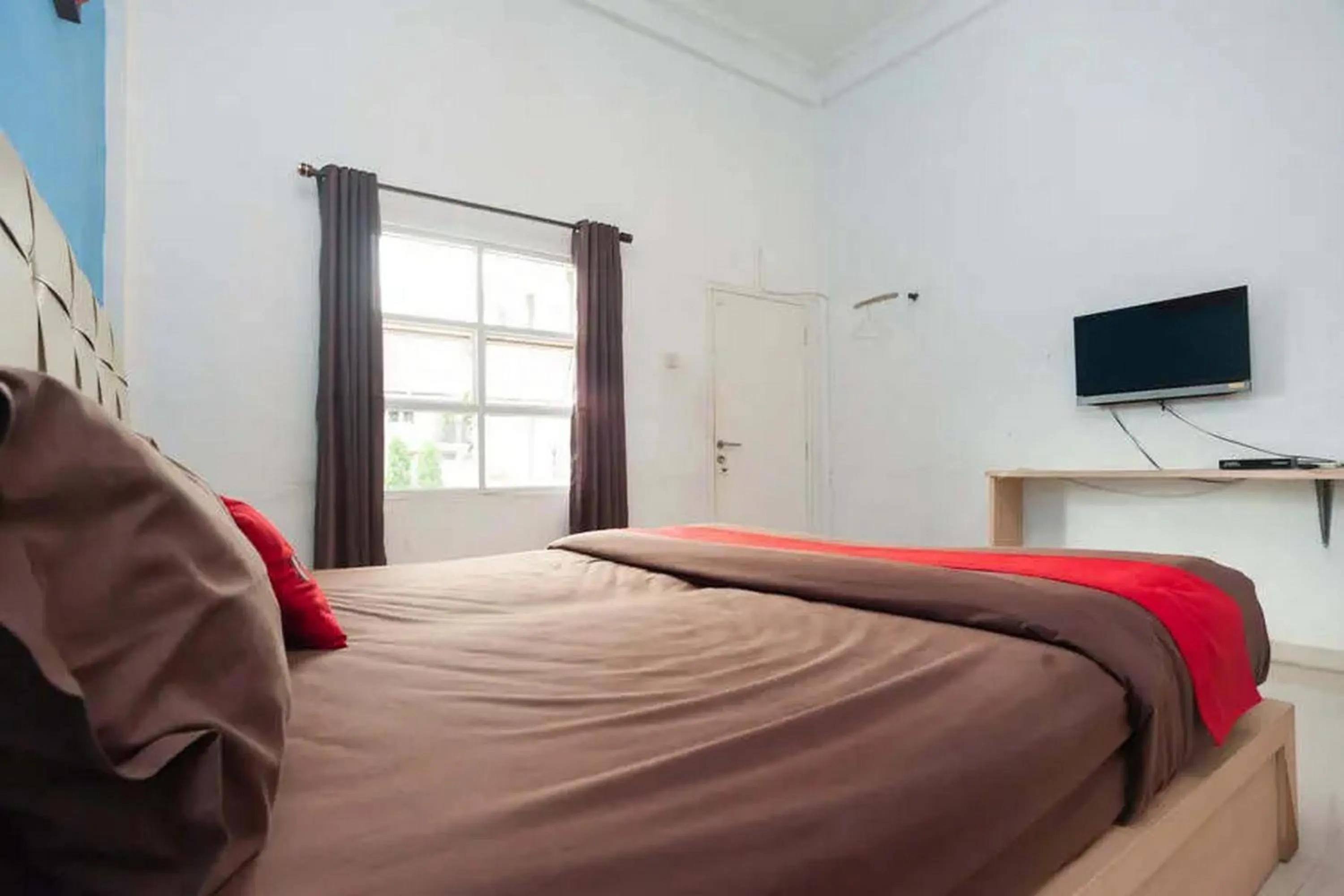 Bedroom, Bed in RedDoorz at Jalan HOS Cokroaminoto Jambi