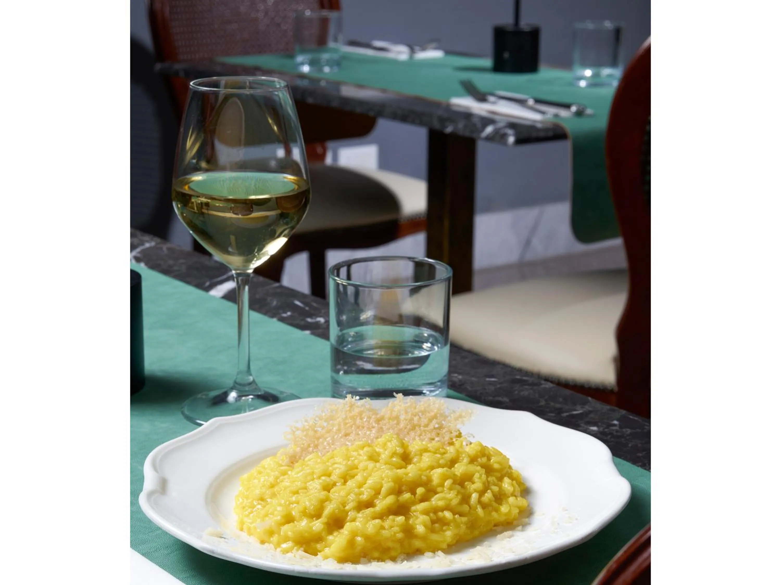 Restaurant/places to eat in Golden Tulip Rome Piram