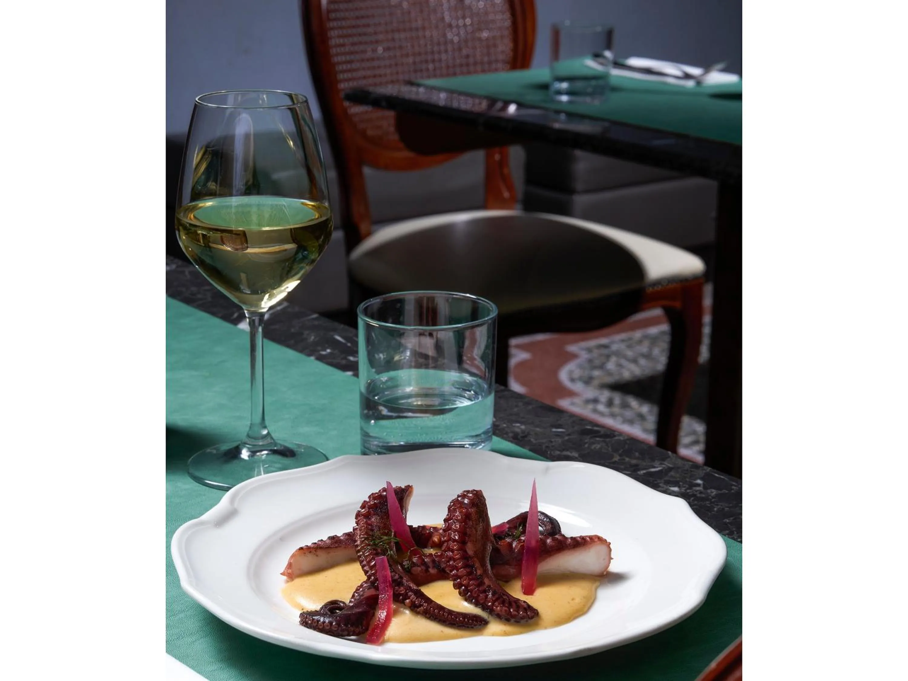 Restaurant/places to eat in Golden Tulip Rome Piram