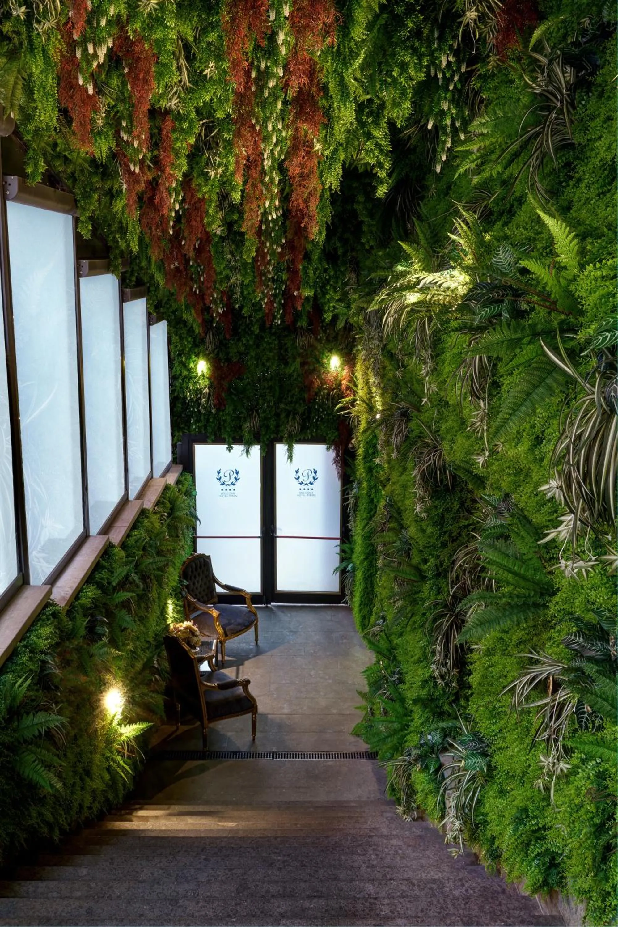 Restaurant/places to eat in Golden Tulip Rome Piram