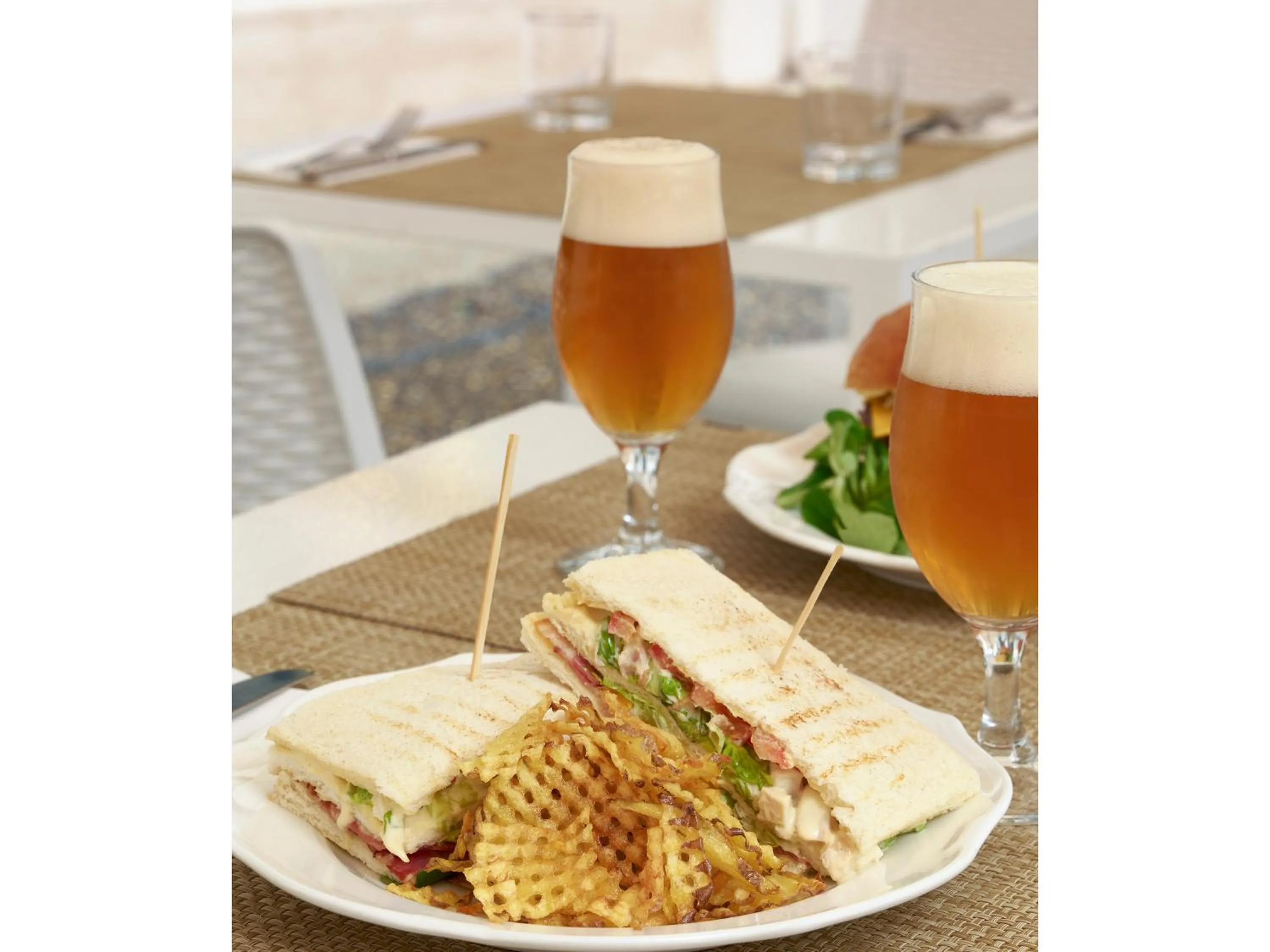 Restaurant/places to eat in Golden Tulip Rome Piram