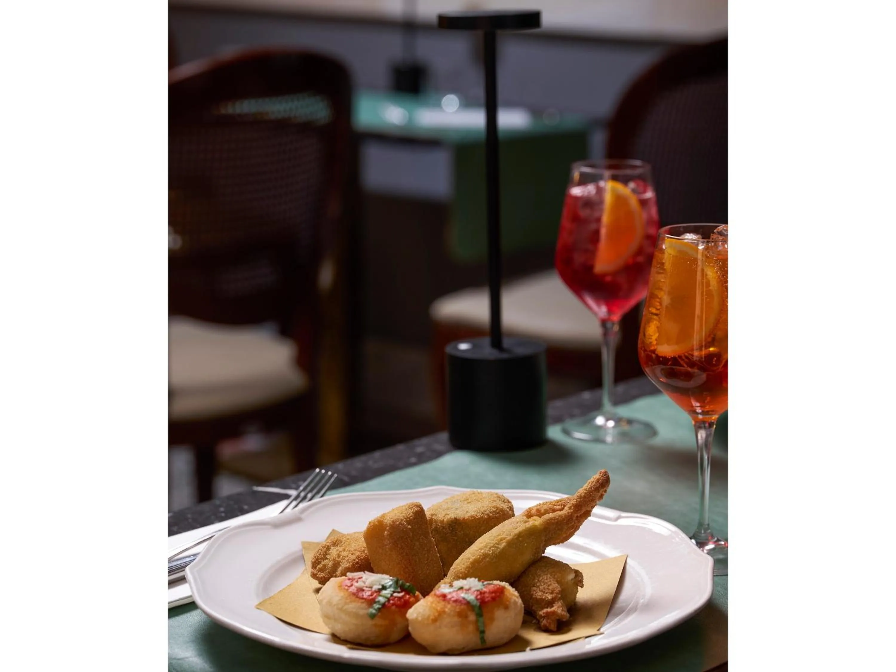 Restaurant/places to eat in Golden Tulip Rome Piram