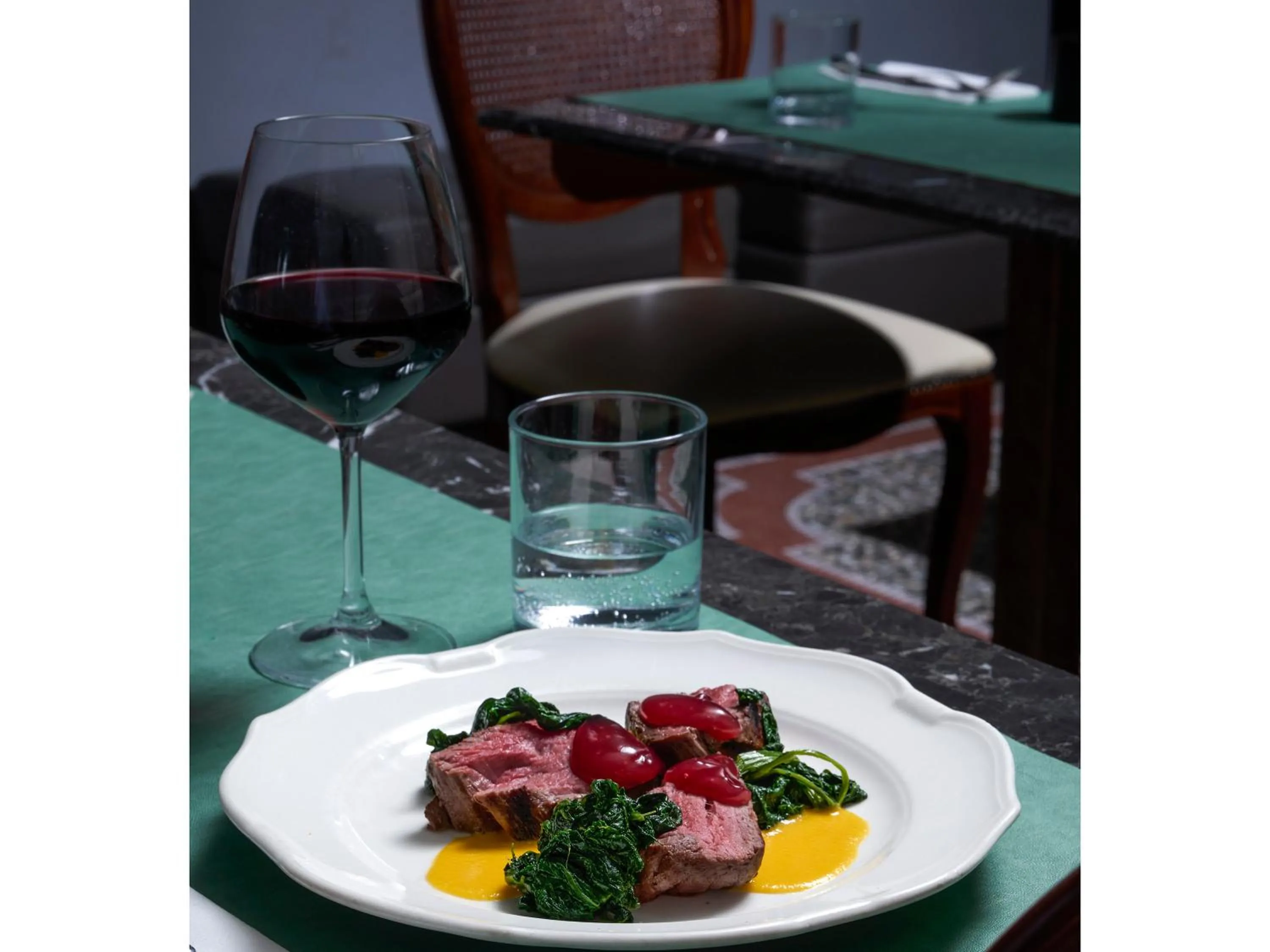 Restaurant/places to eat in Golden Tulip Rome Piram