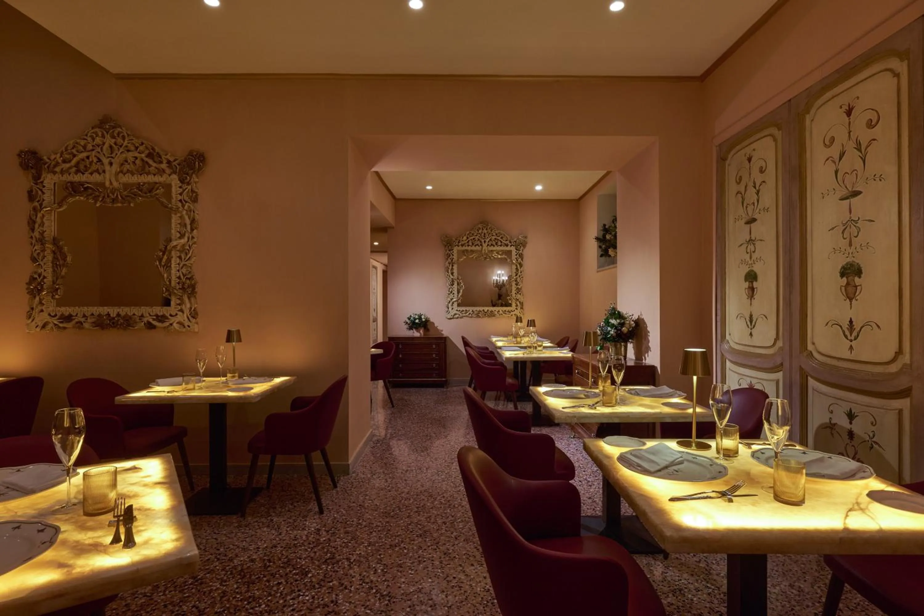 Restaurant/places to eat in Golden Tulip Rome Piram