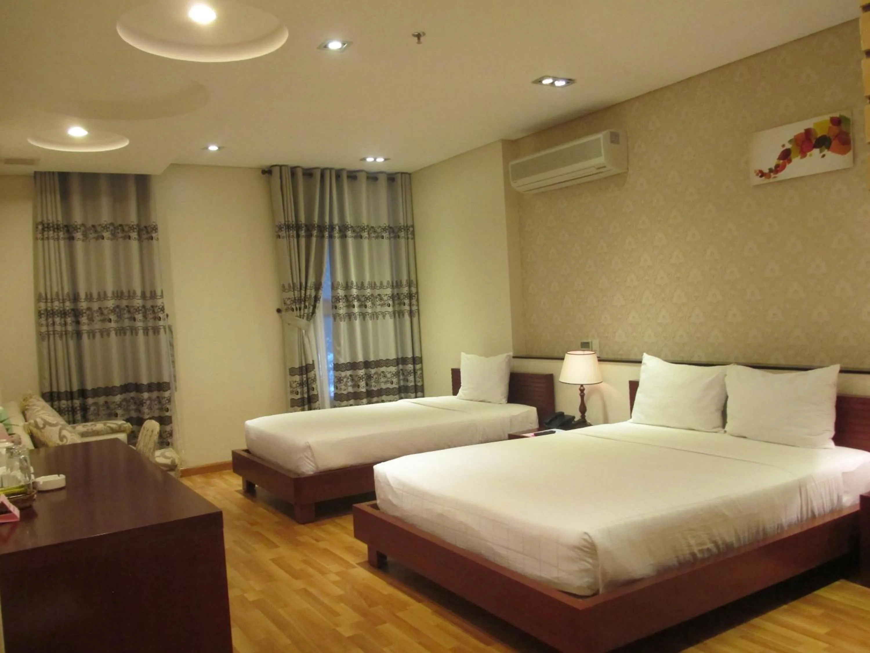 Photo of the whole room, Bed in Anh Dao Mekong Hotel