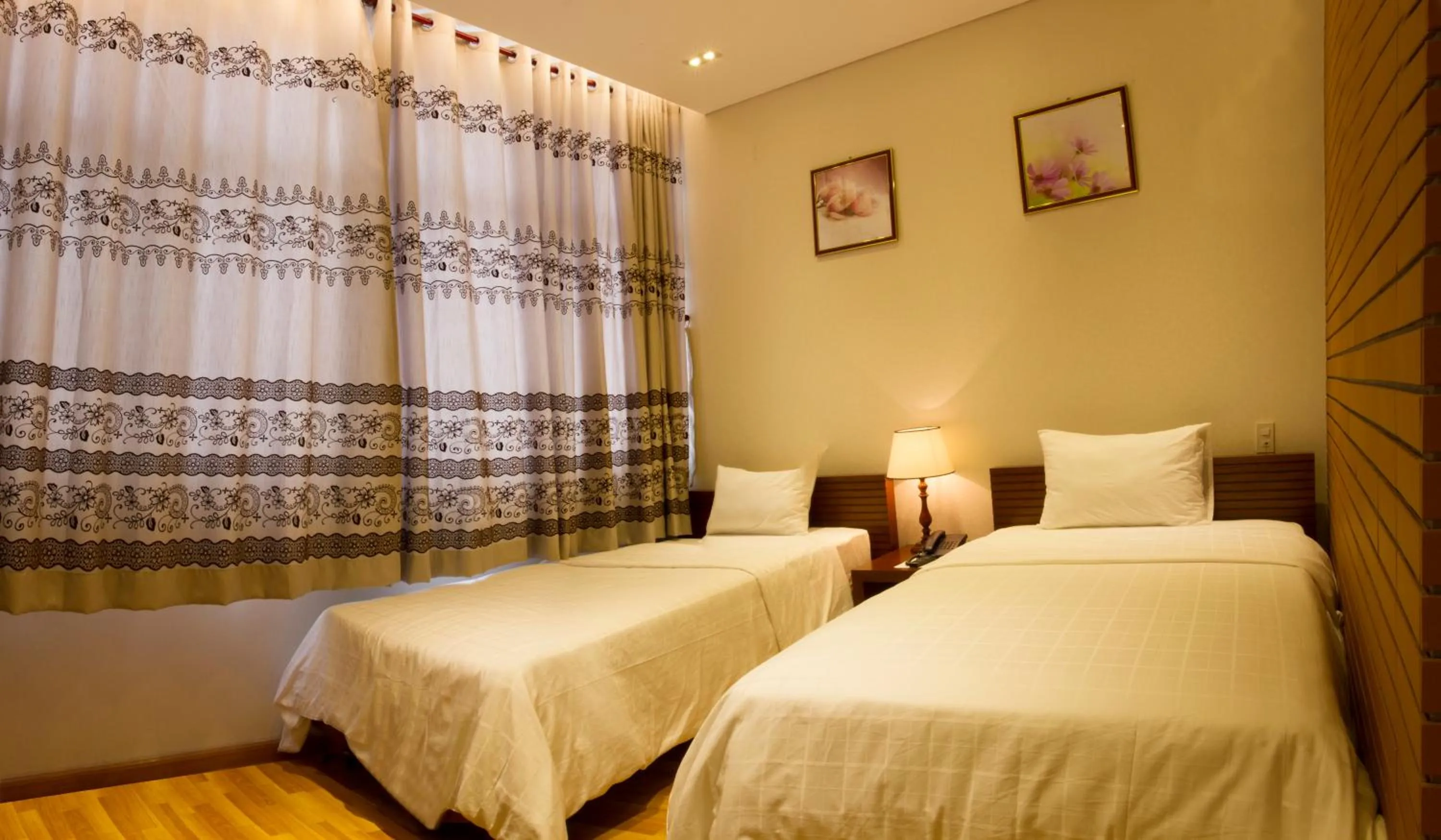 Photo of the whole room, Bed in Anh Dao Mekong Hotel