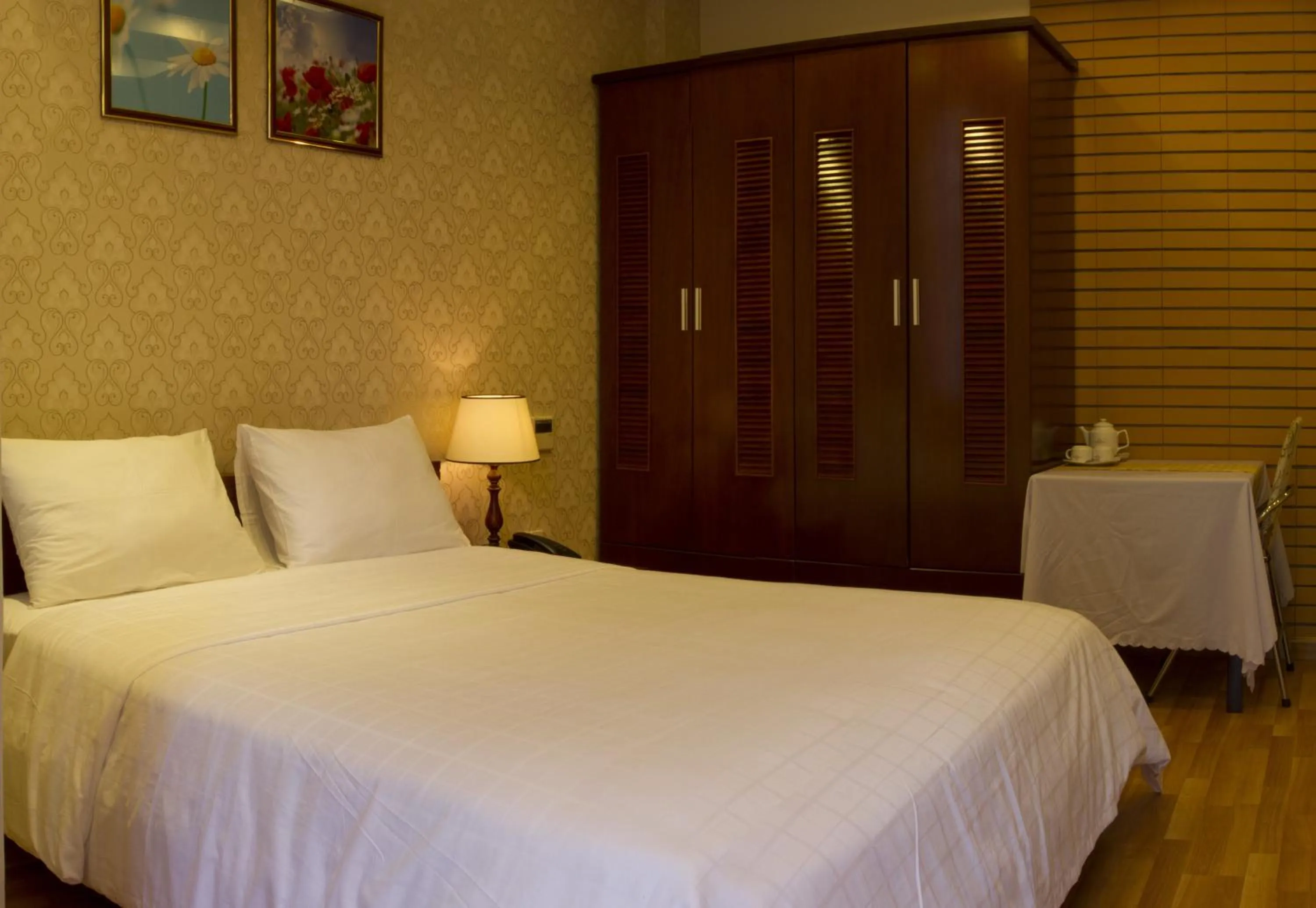 Photo of the whole room, Bed in Anh Dao Mekong Hotel