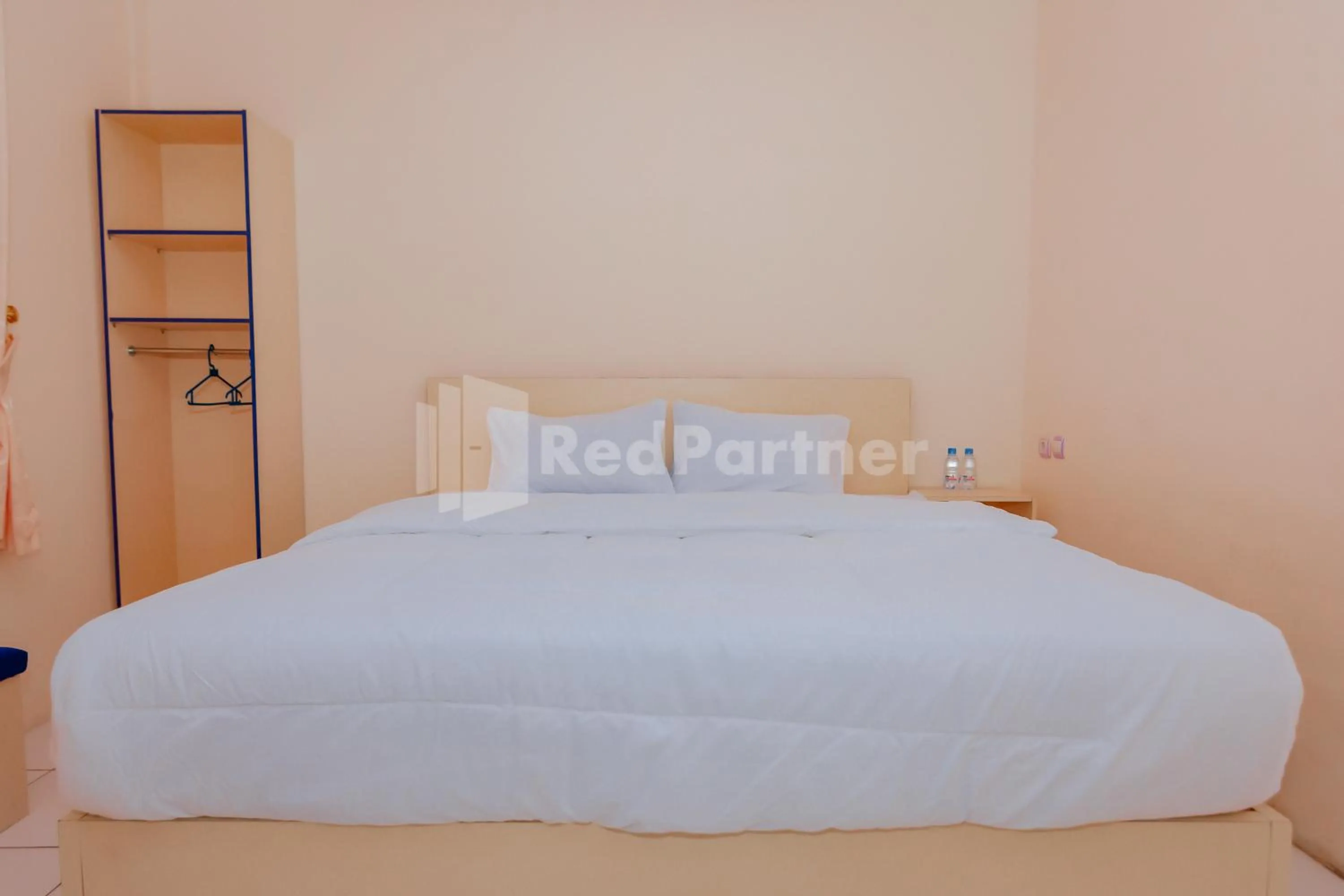 Bedroom, Bed in Ungu Kangen Hotel Bogor Mitra RedDoorz