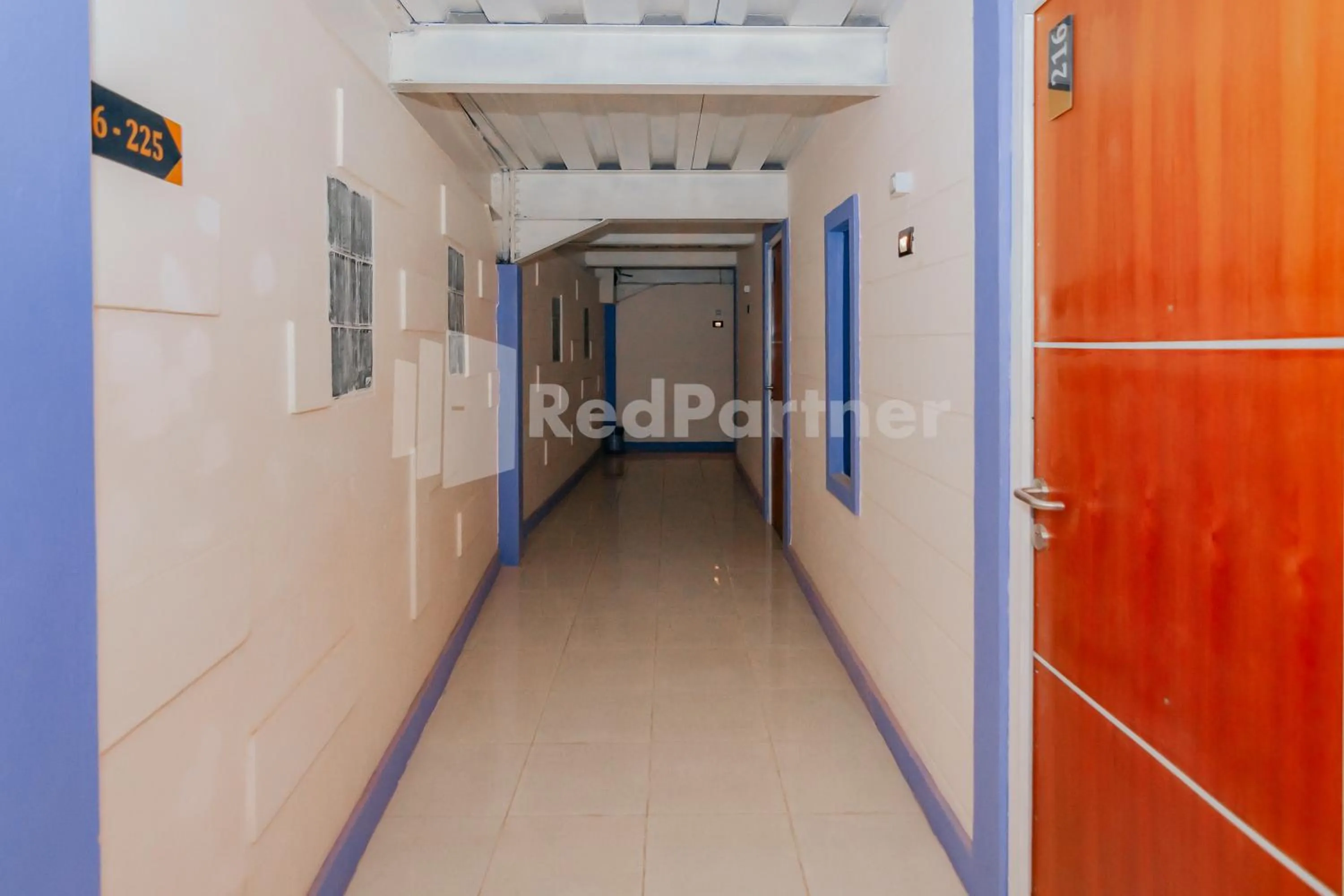 Balcony/Terrace in Ungu Kangen Hotel Bogor Mitra RedDoorz