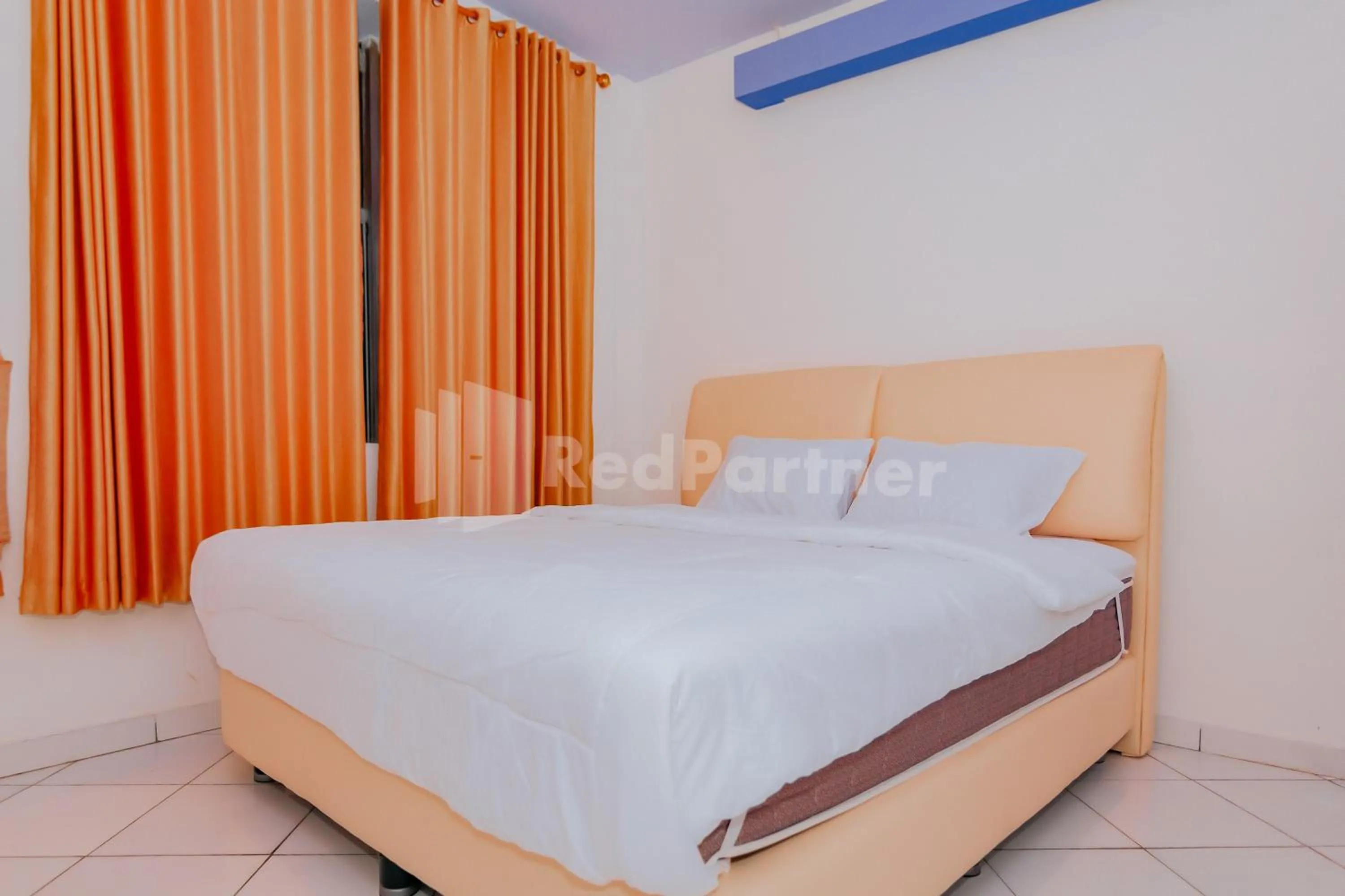 Bed in Ungu Kangen Hotel Bogor Mitra RedDoorz