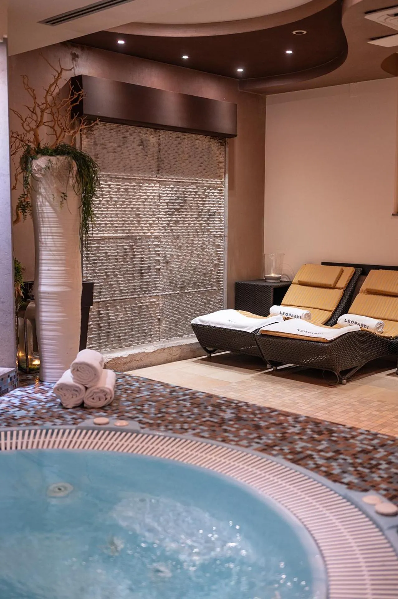 Hot Tub in Hotel Leopardi