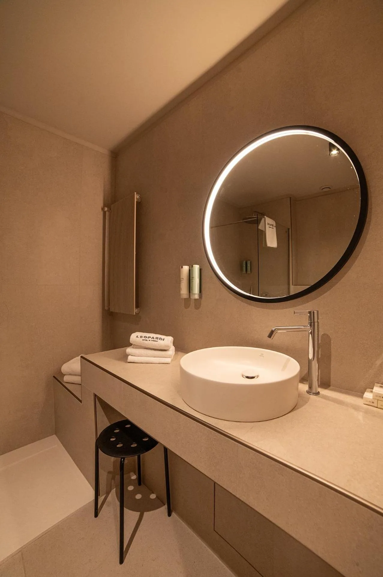 Bathroom in Hotel Leopardi