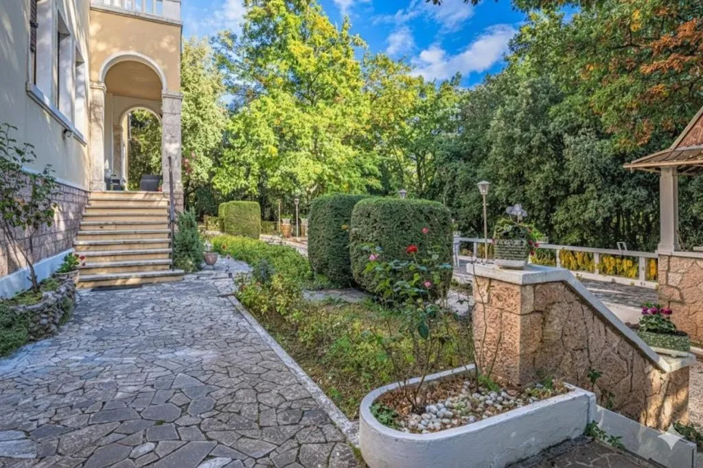 Garden view in Hotel Paradiso