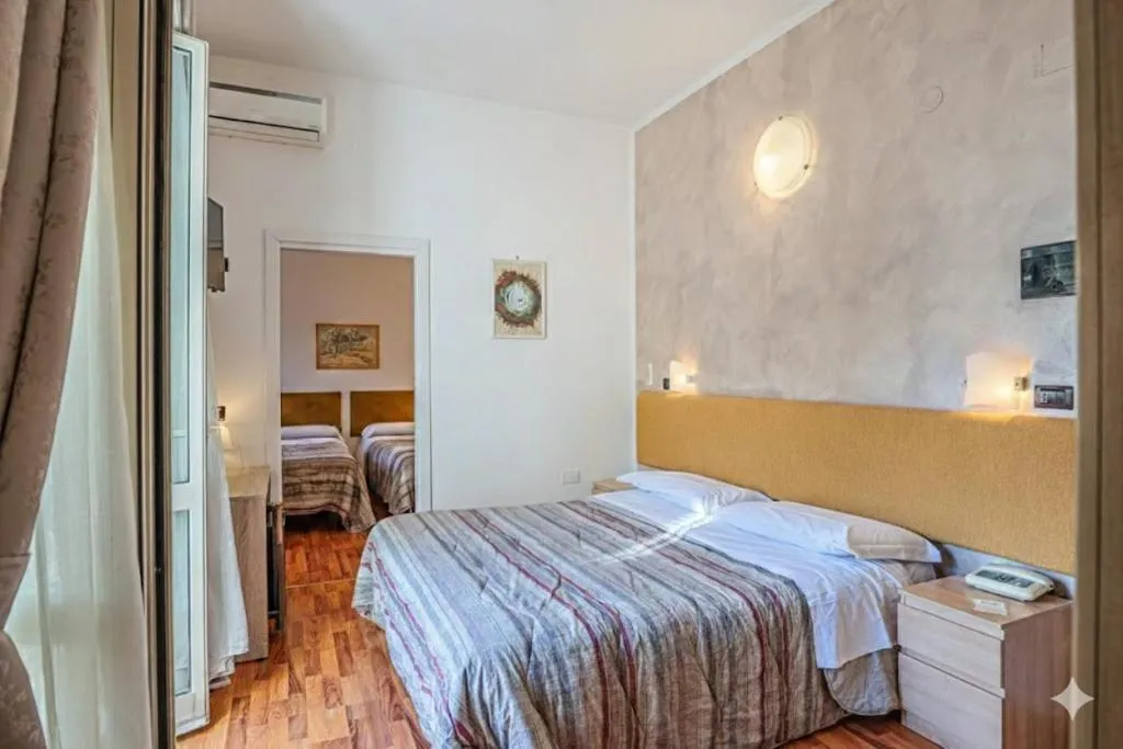 Bedroom, Bed in Hotel Paradiso