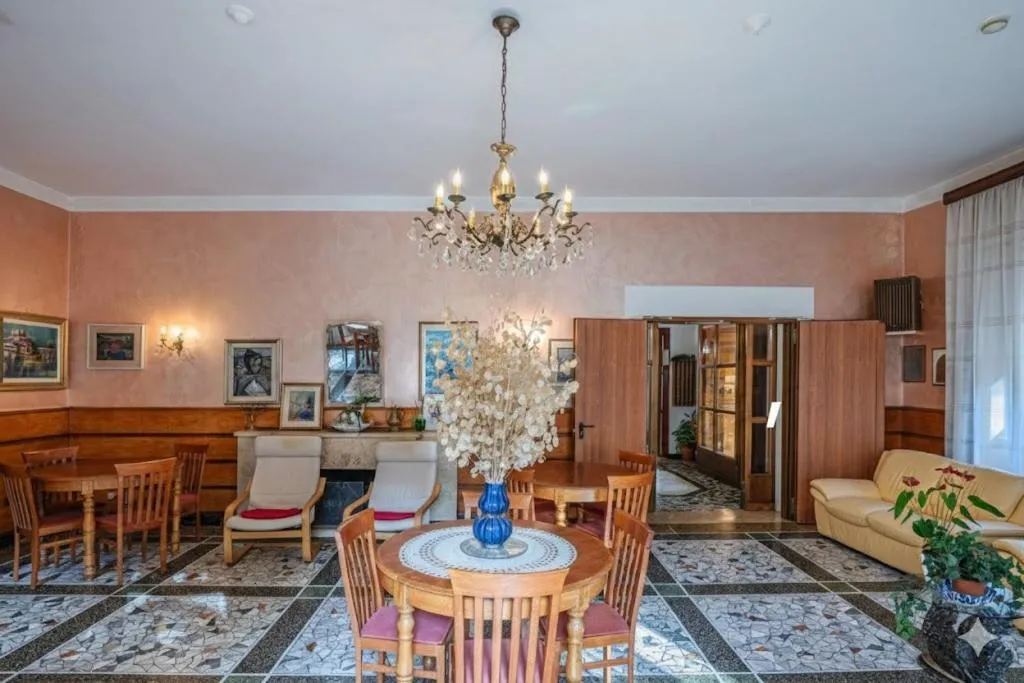 Seating area in Hotel Paradiso