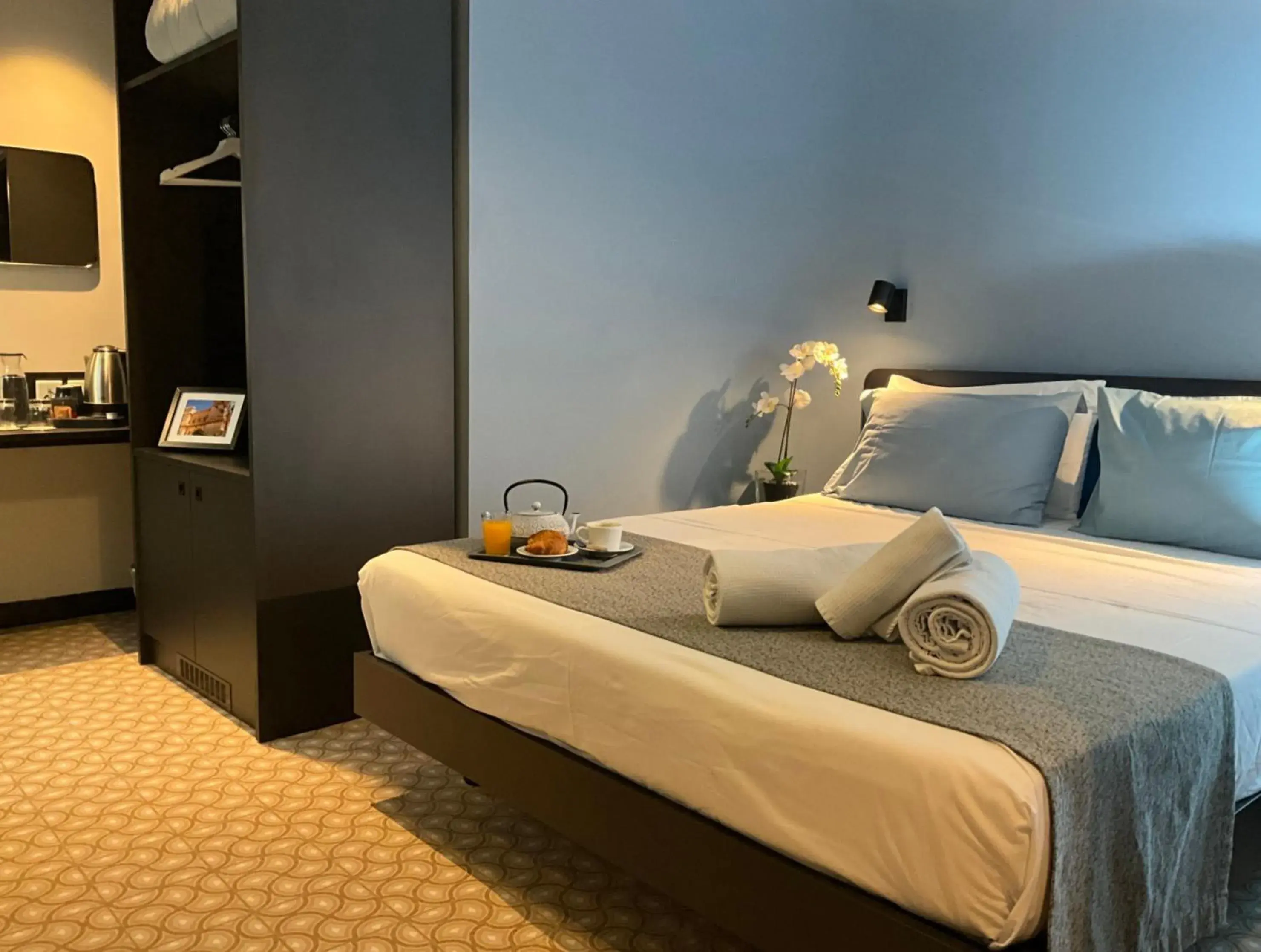 Deluxe Double or Twin Room in Victoria by Petit Chic Deluxe Double or Twin Room in Victoria by Petit Chic