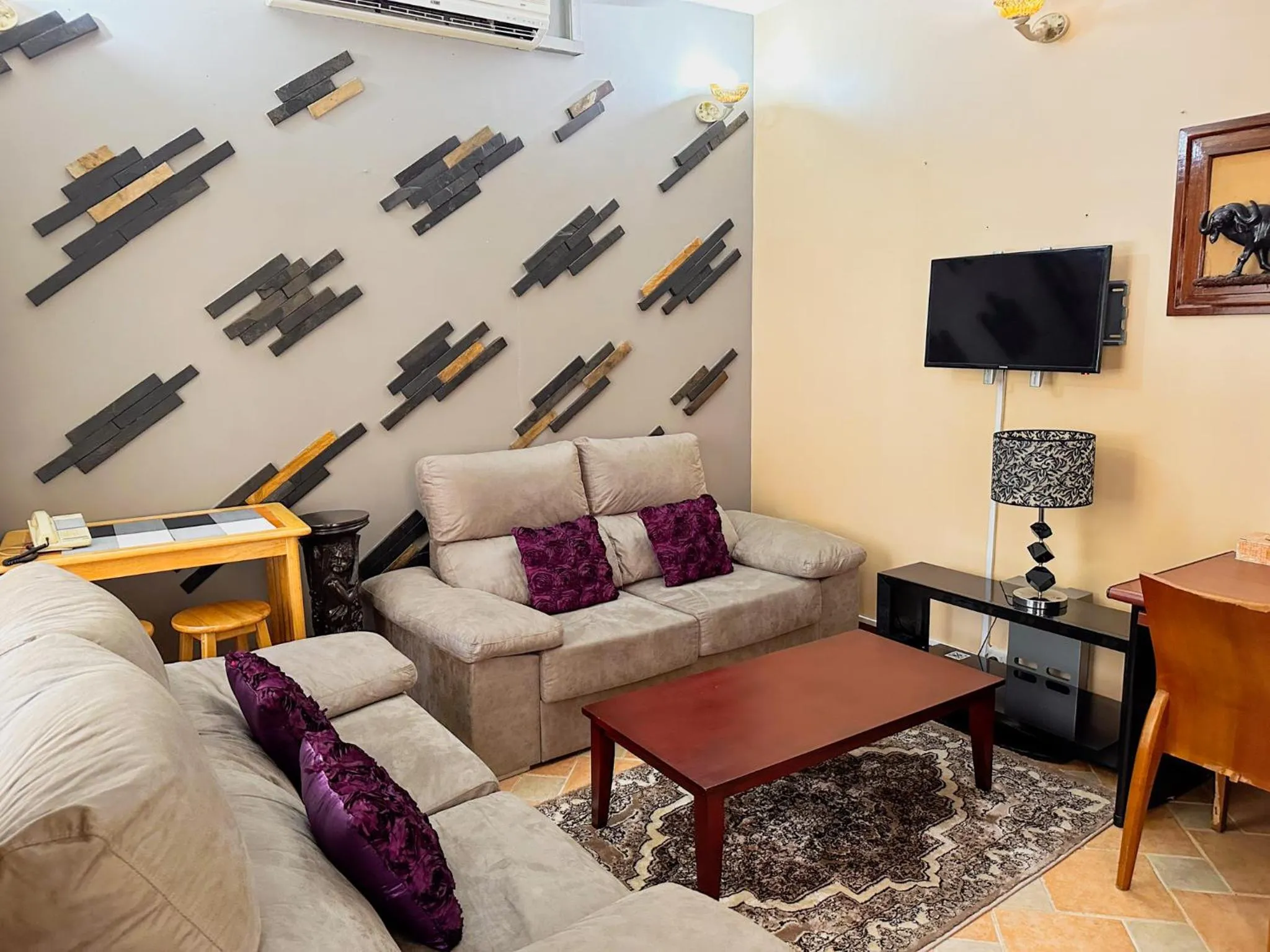 Communal lounge/ TV room in The Amariah Hotel & Apartments Mikocheni