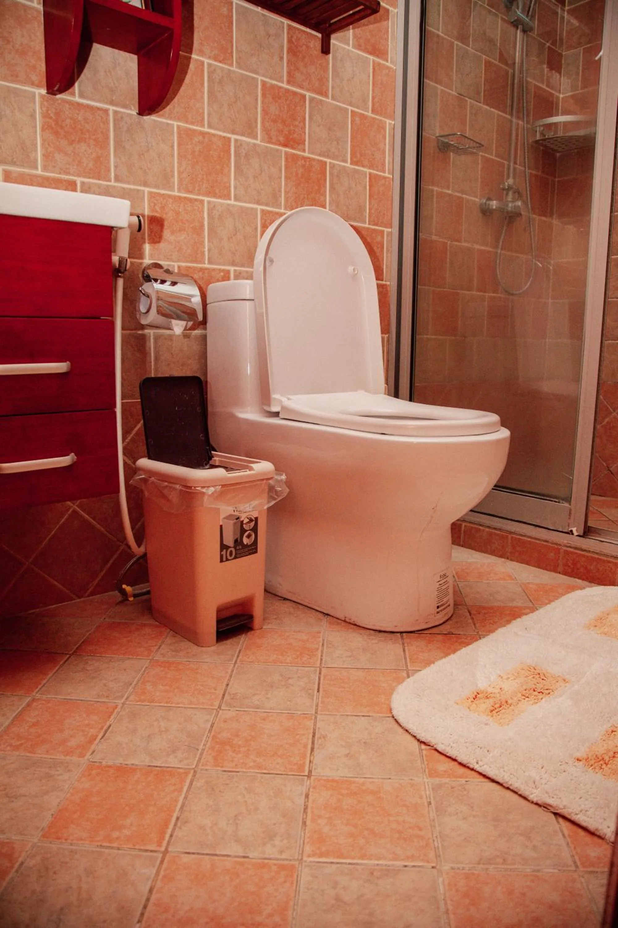 Toilet in The Amariah Hotel & Apartments Mikocheni