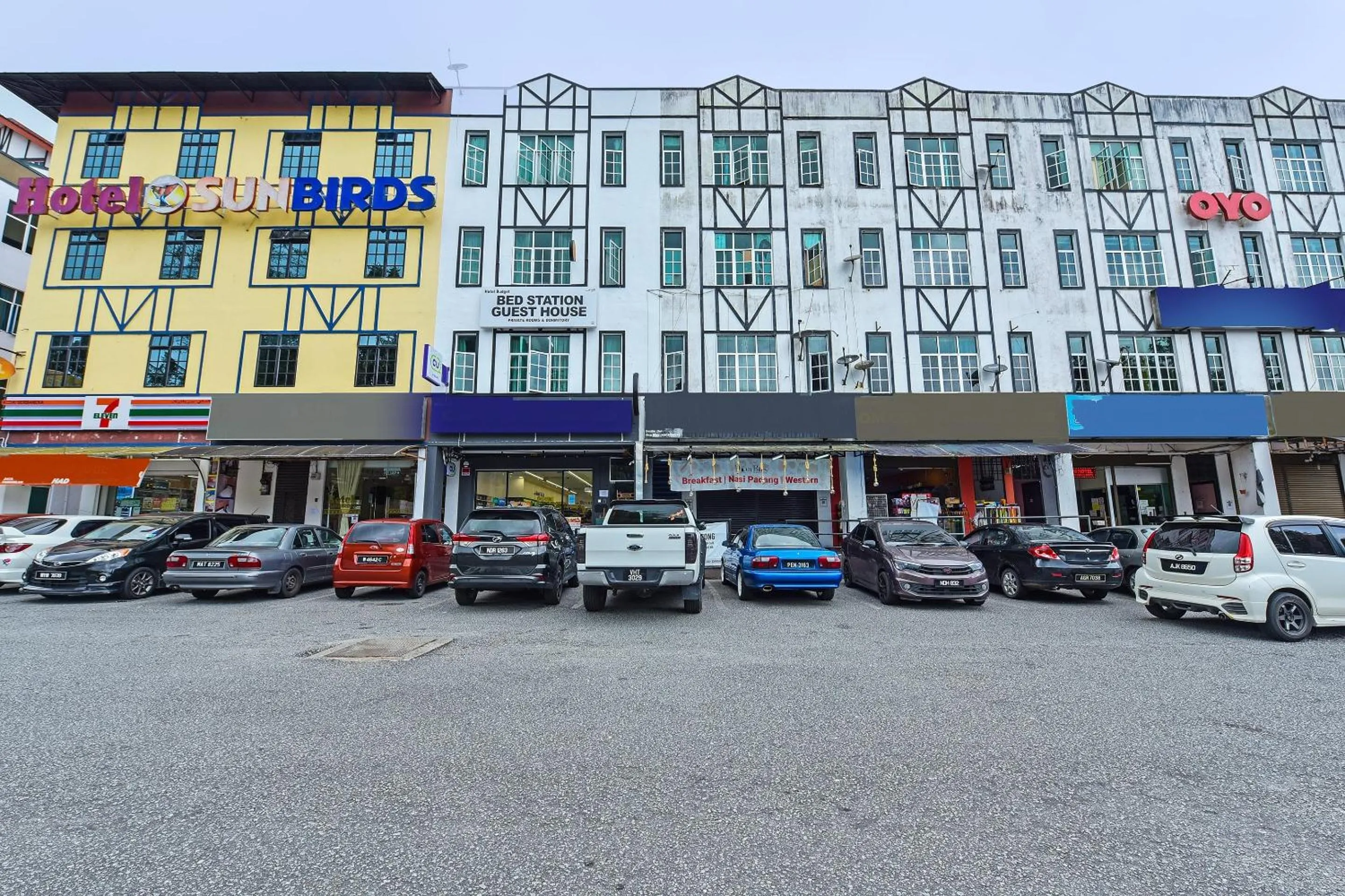 Facade/entrance in Hotel O Bed Station Guest House Dormitory