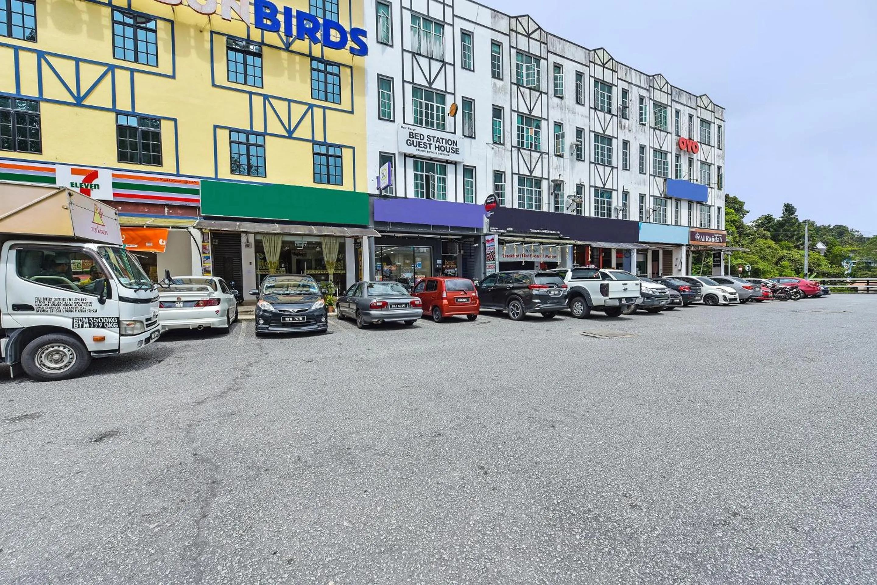 Facade/entrance in Hotel O Bed Station Guest House Dormitory