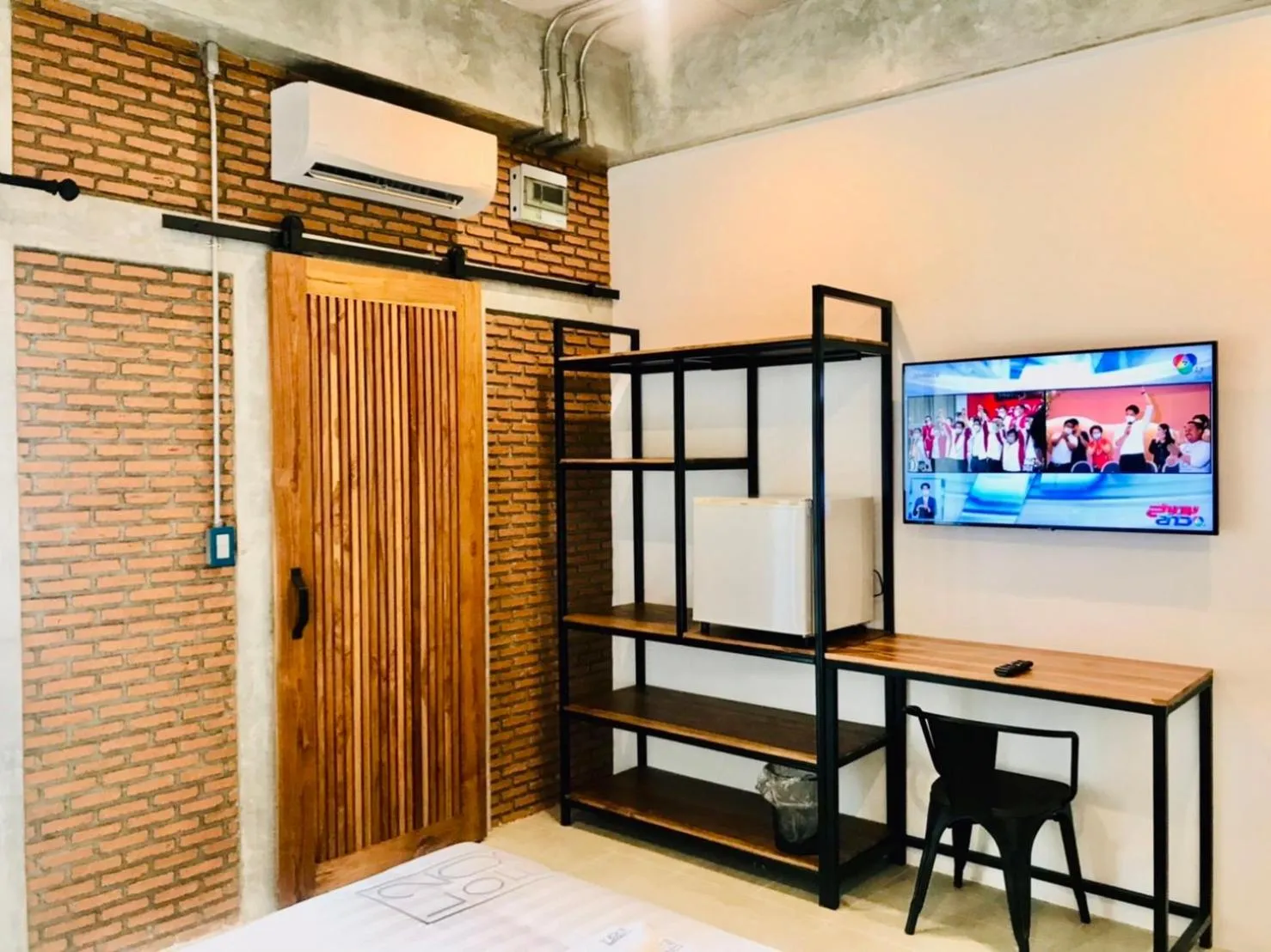 TV and multimedia in Loft 202 Hotel